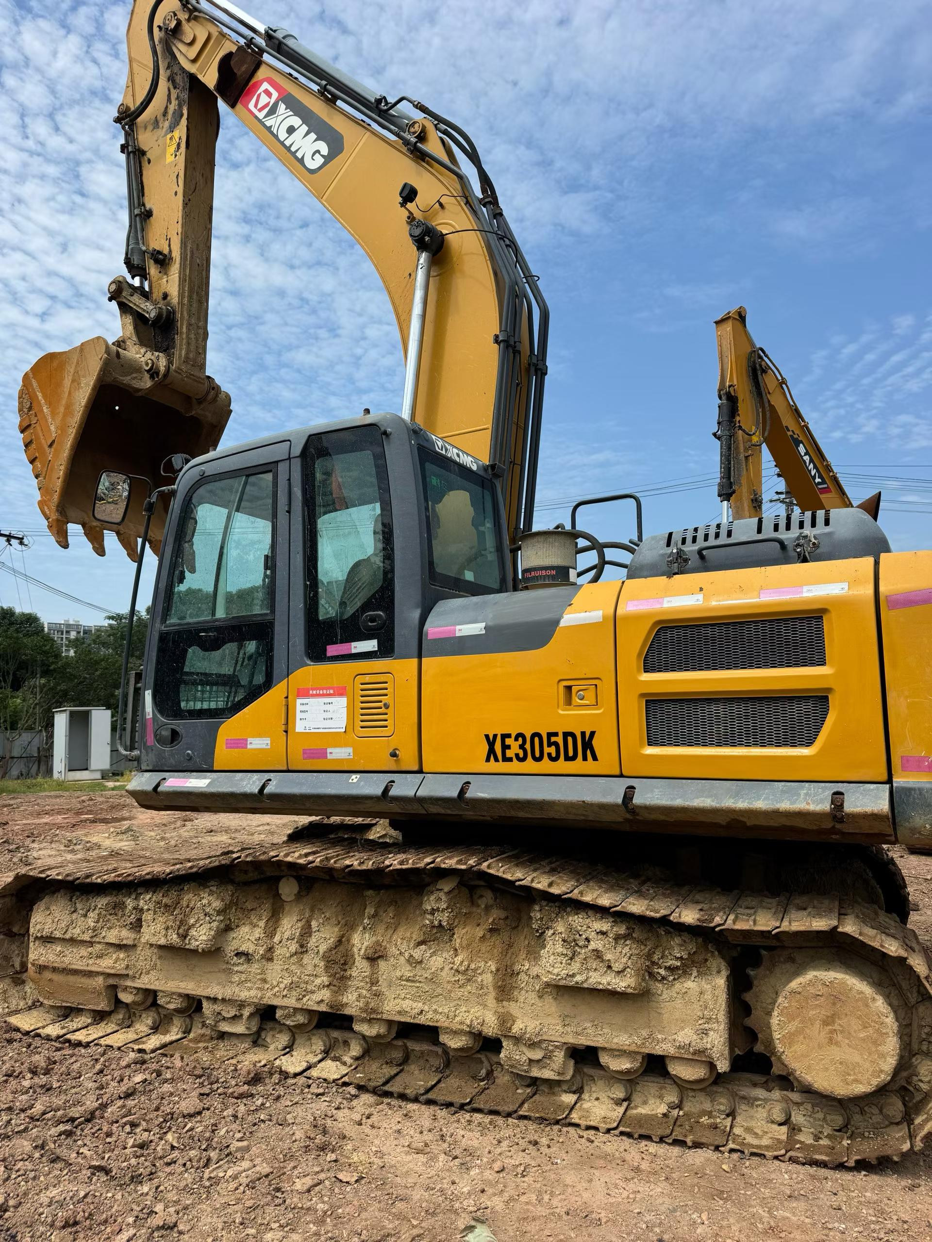 Buy XCMG XE245D Used Excavator / 2