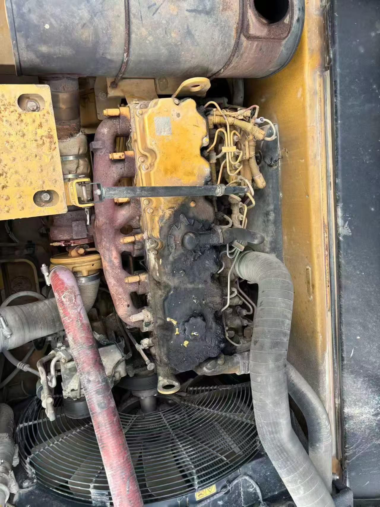 شراء حفارة Caterpillar 330B مستعملة / 4