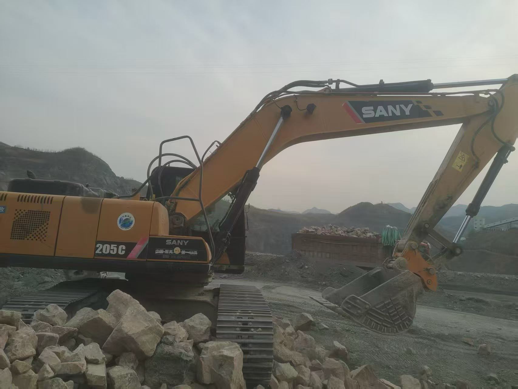 شراء حفارة Sany SY205C مستعملة / 2