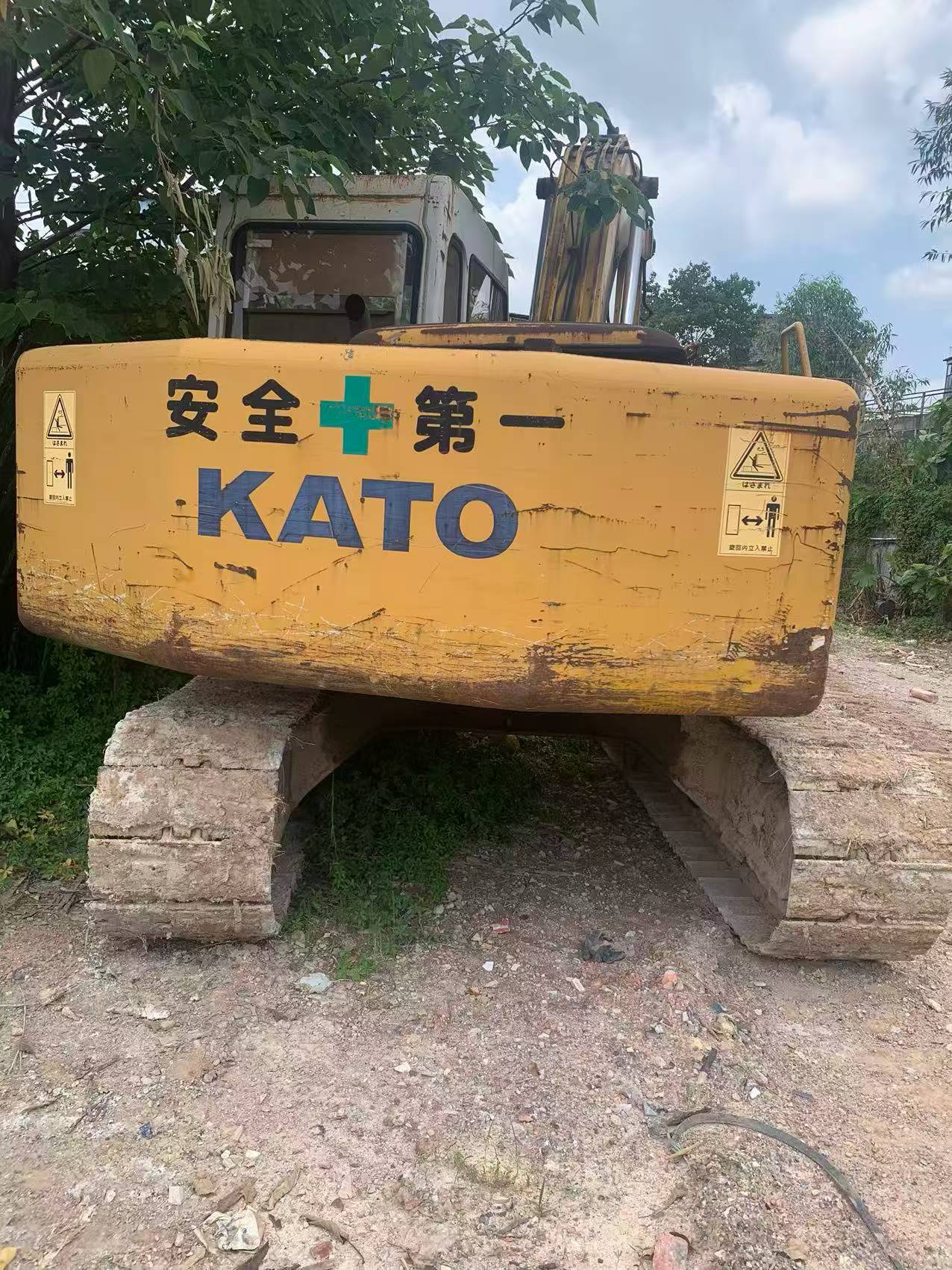 شراء حفارة Kato HD512-6 مستعملة / 2
