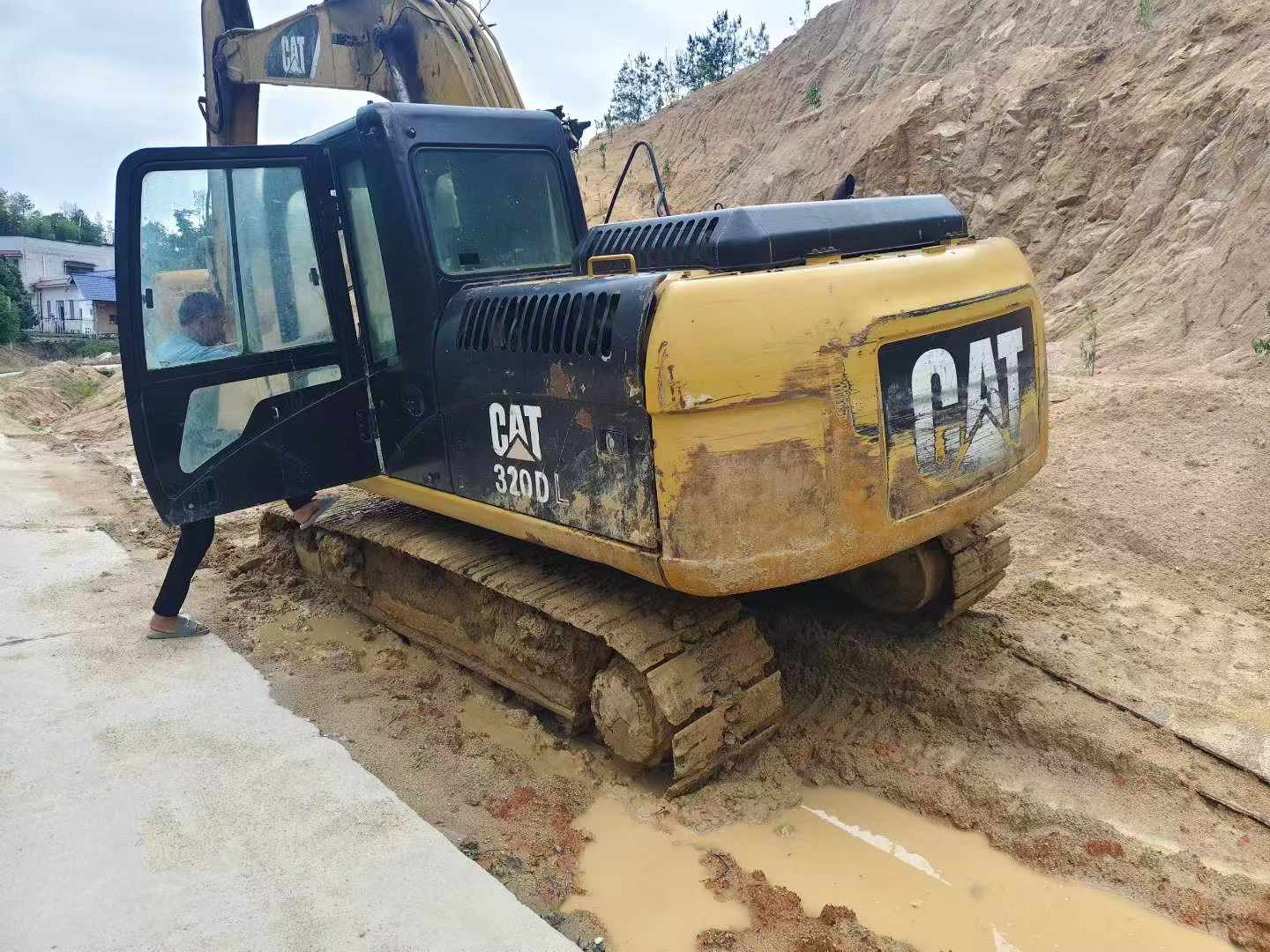 شراء Caterpillar M318 مستعمل حفارة