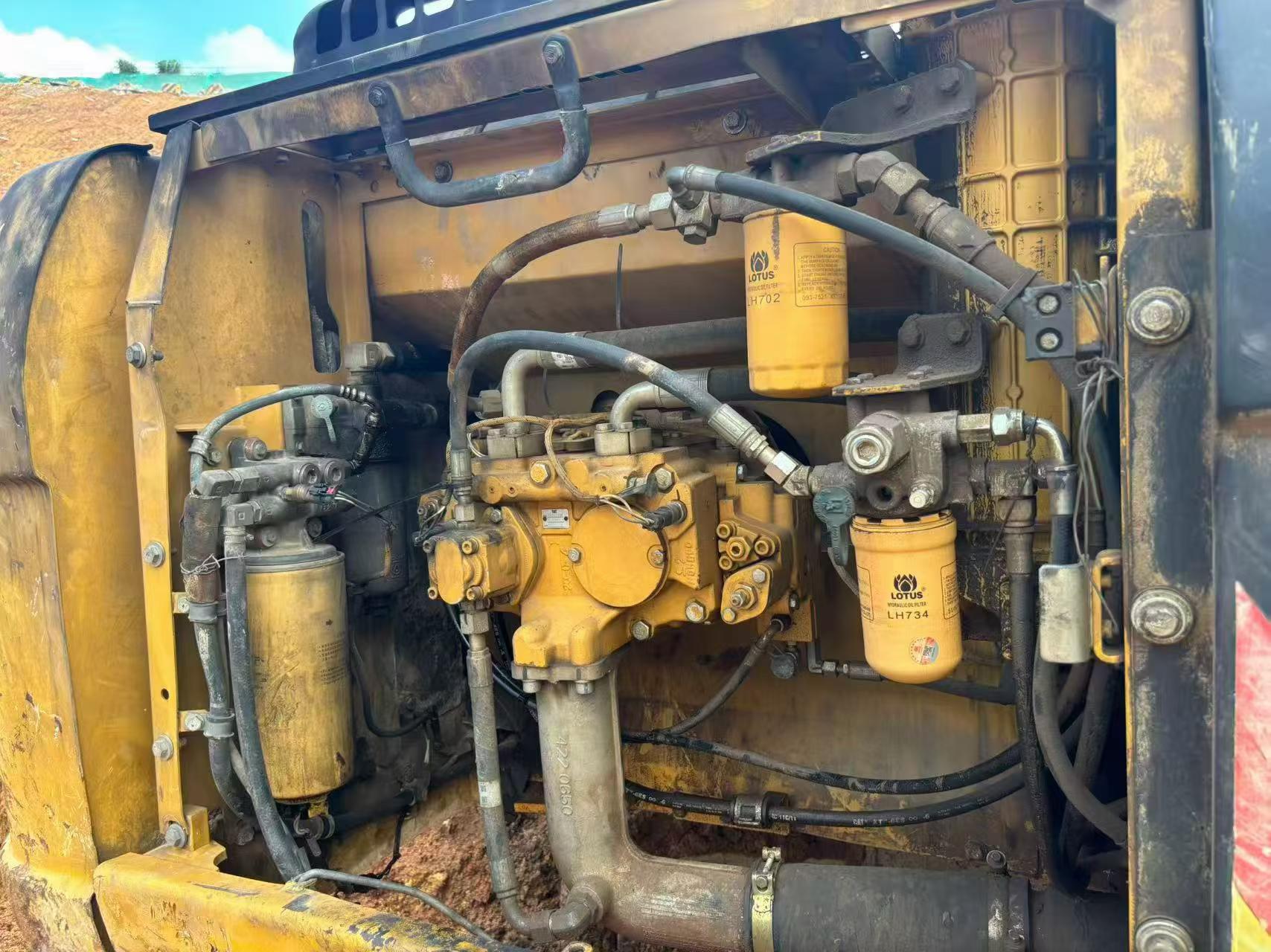 شراء حفارة Caterpillar 330B مستعملة / 5
