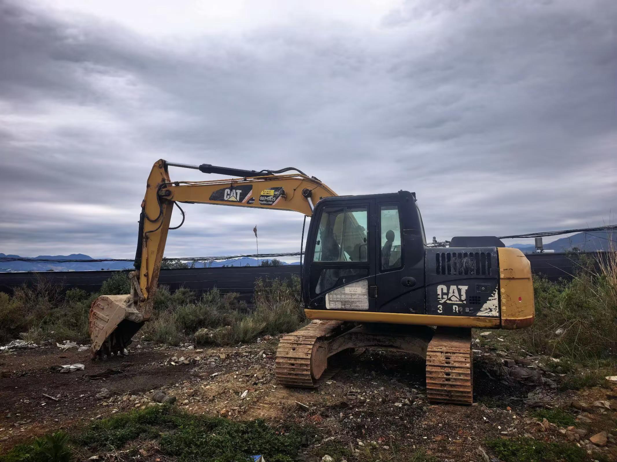 شراء حفارة Caterpillar 313D مستعملة / 2