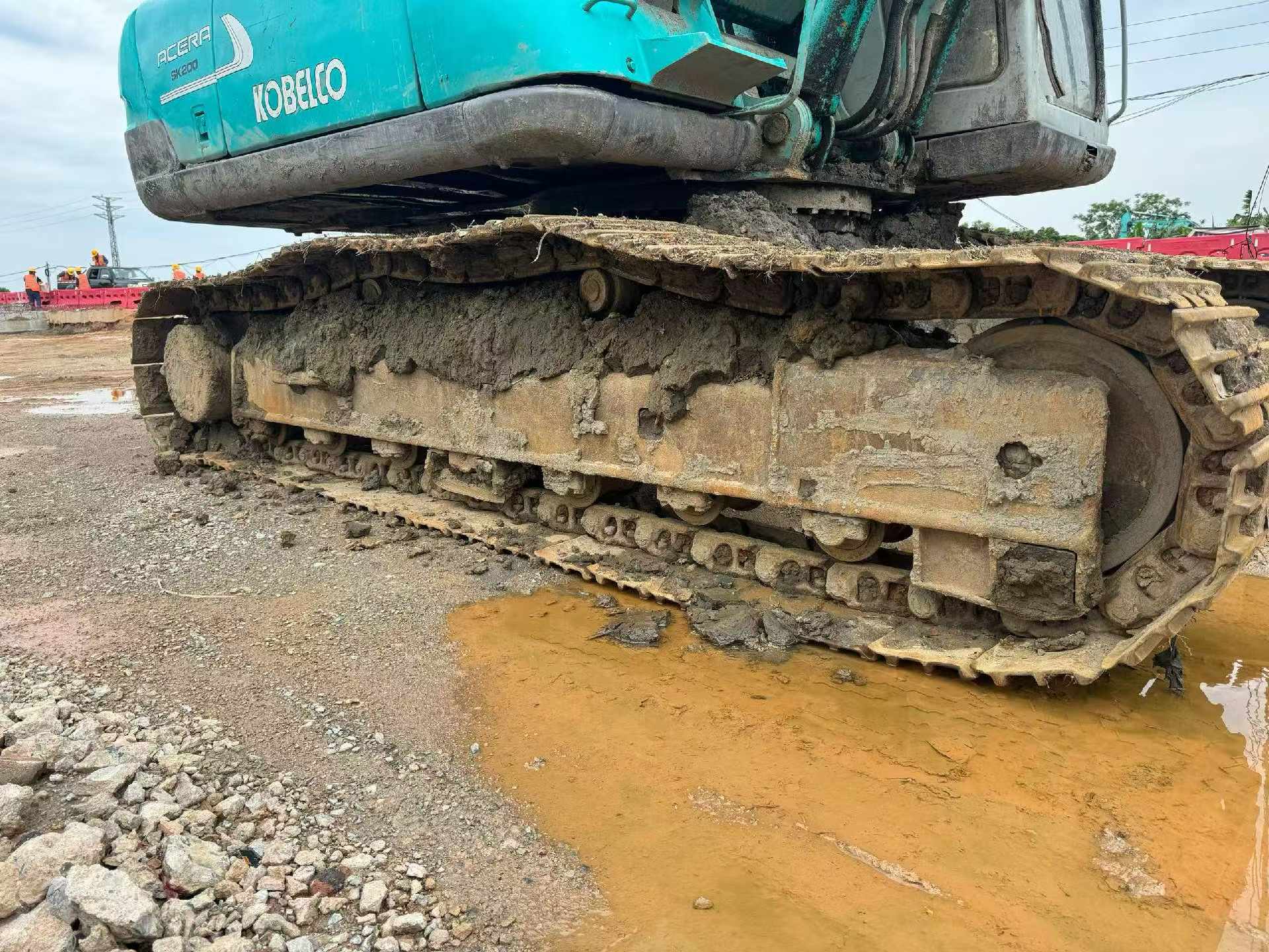 Buy Kobelco SK200-5.5 Used Excavator / 6 Buy Kobelco SK200-5.5 Used Excavator / 6