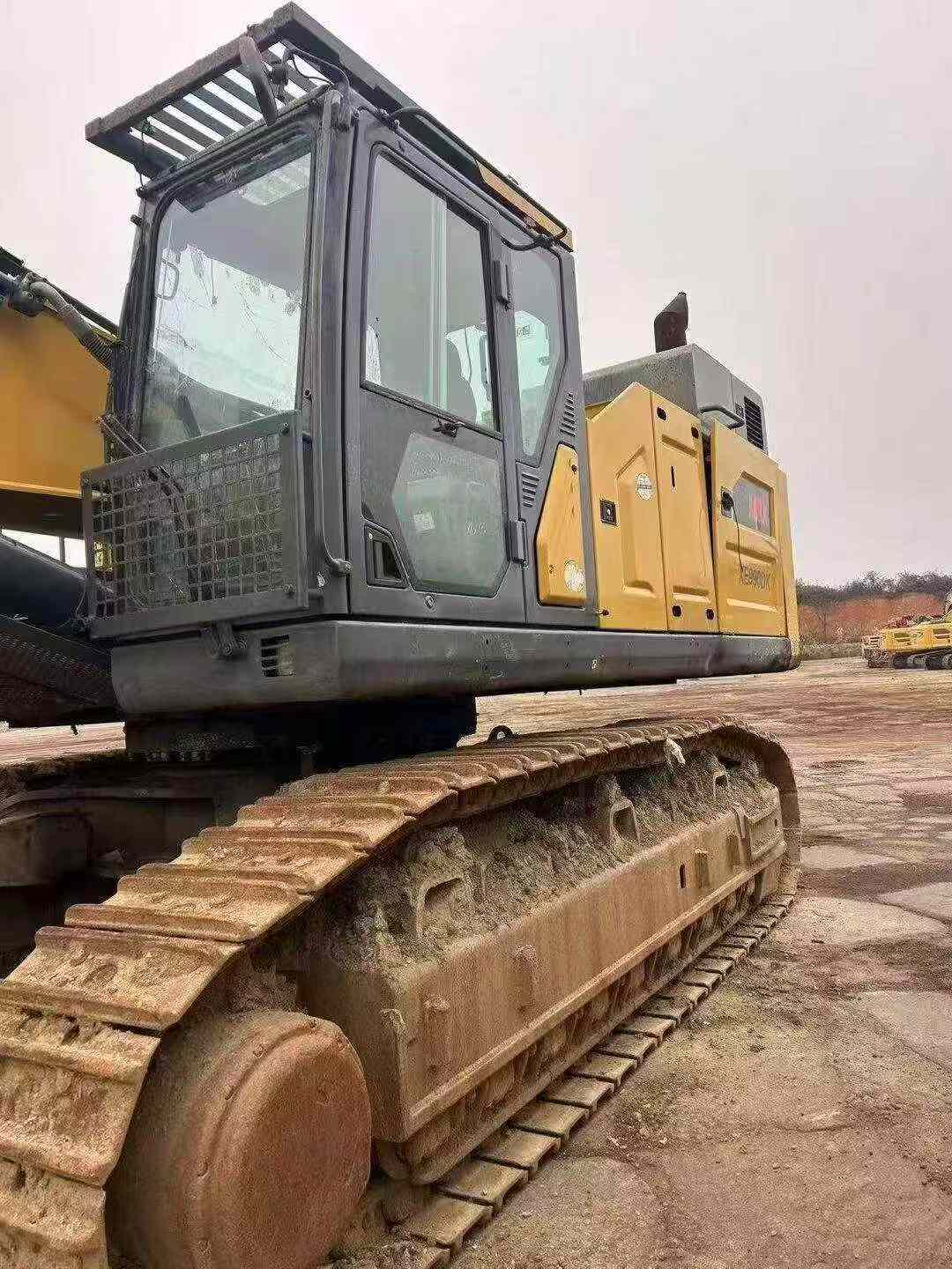 شراء حفارة XCMG XE690DK مستعملة / 4