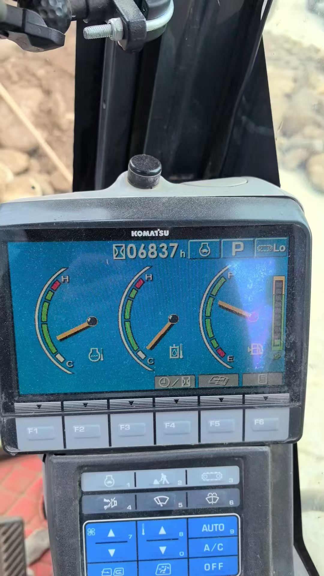 شراء حفارة Komatsu PC70 مستعملة / 6