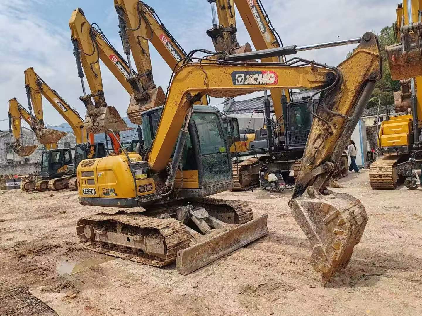 Buy XCMG XE75C Used Excavator