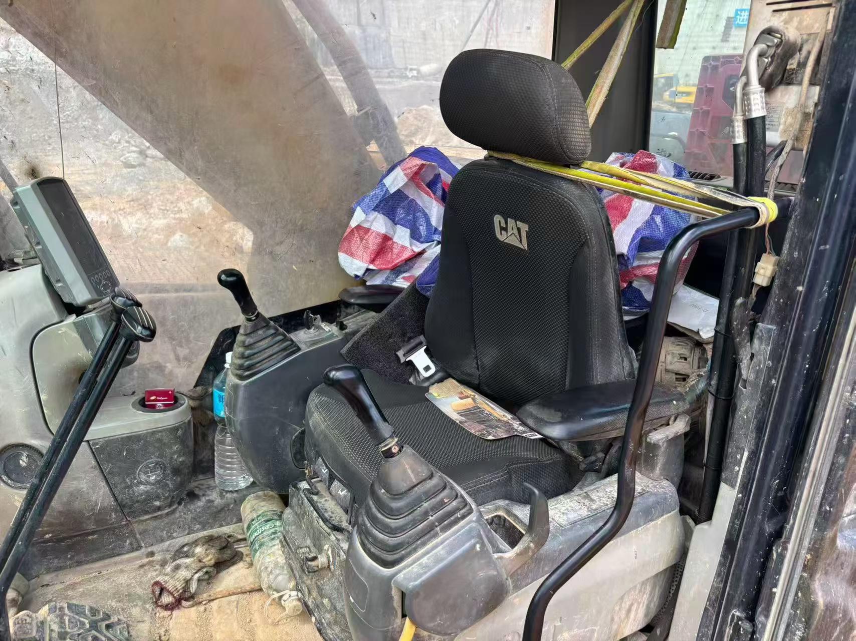 شراء حفارة Caterpillar 330B مستعملة / 6