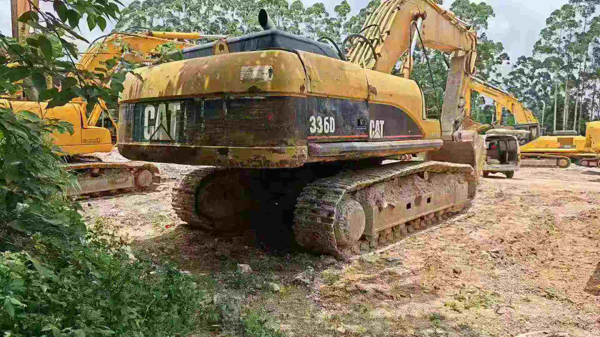 شراء حفارة Caterpillar 330C مستعملة / 2