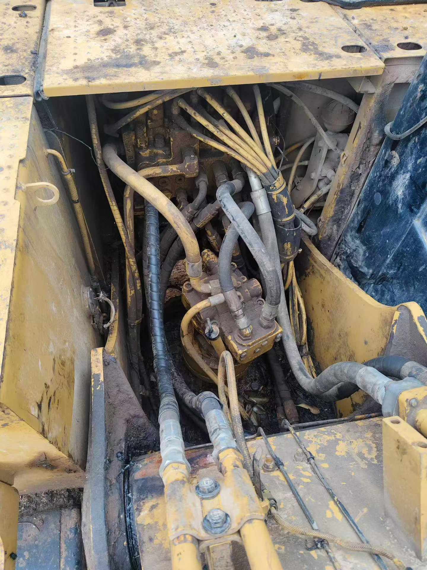 شراء حفارة Caterpillar M318 مستعملة / 4