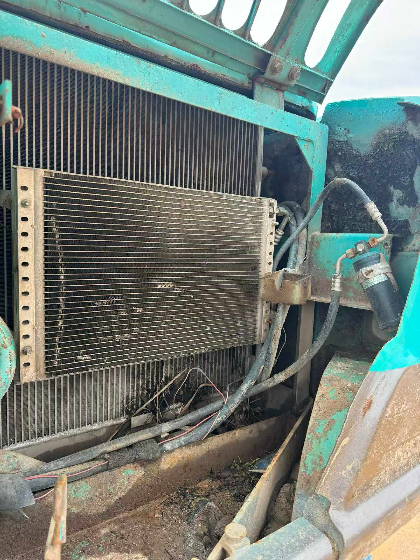 Buy Kobelco SK200-5.5 Used Excavator / 3 Buy Kobelco SK200-5.5 Used Excavator / 3
