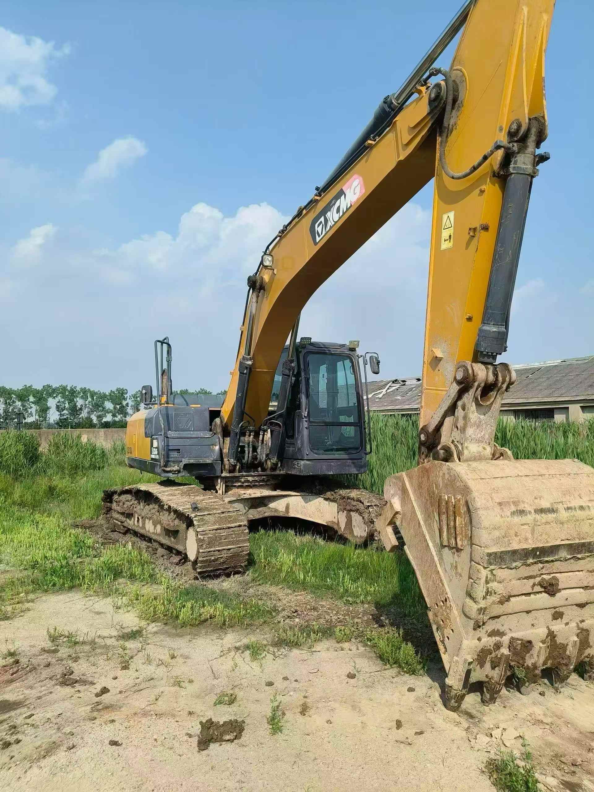 Buy XCMG XE215 Used Excavator / 2