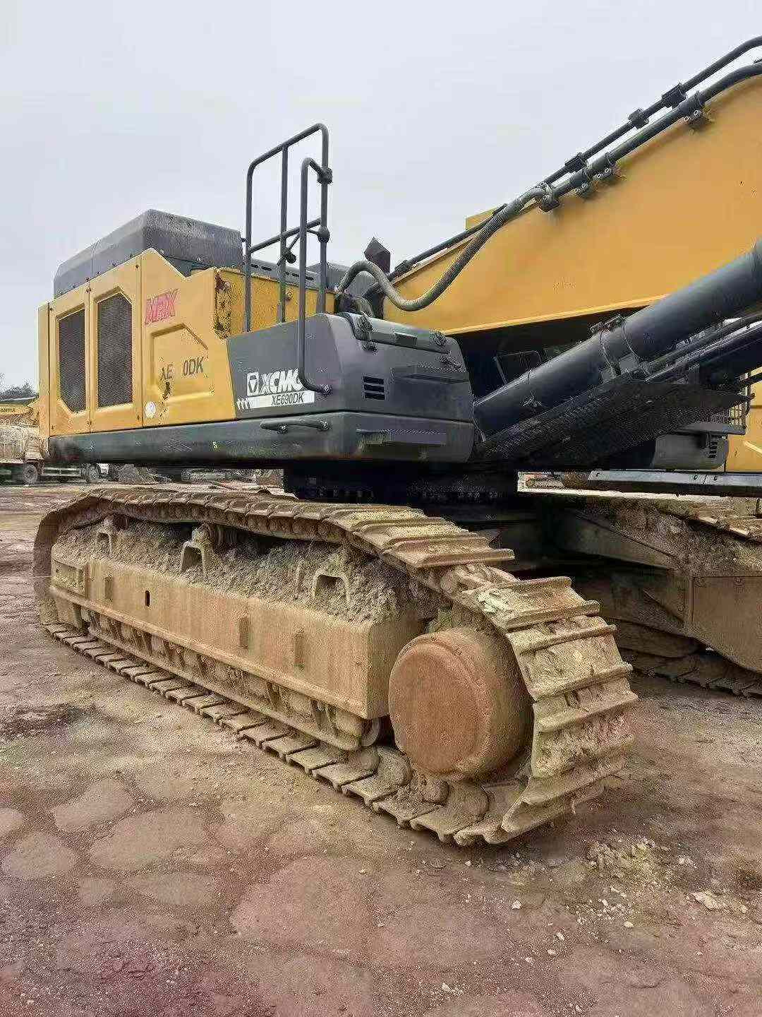 شراء حفارة XCMG XE690DK مستعملة / 2