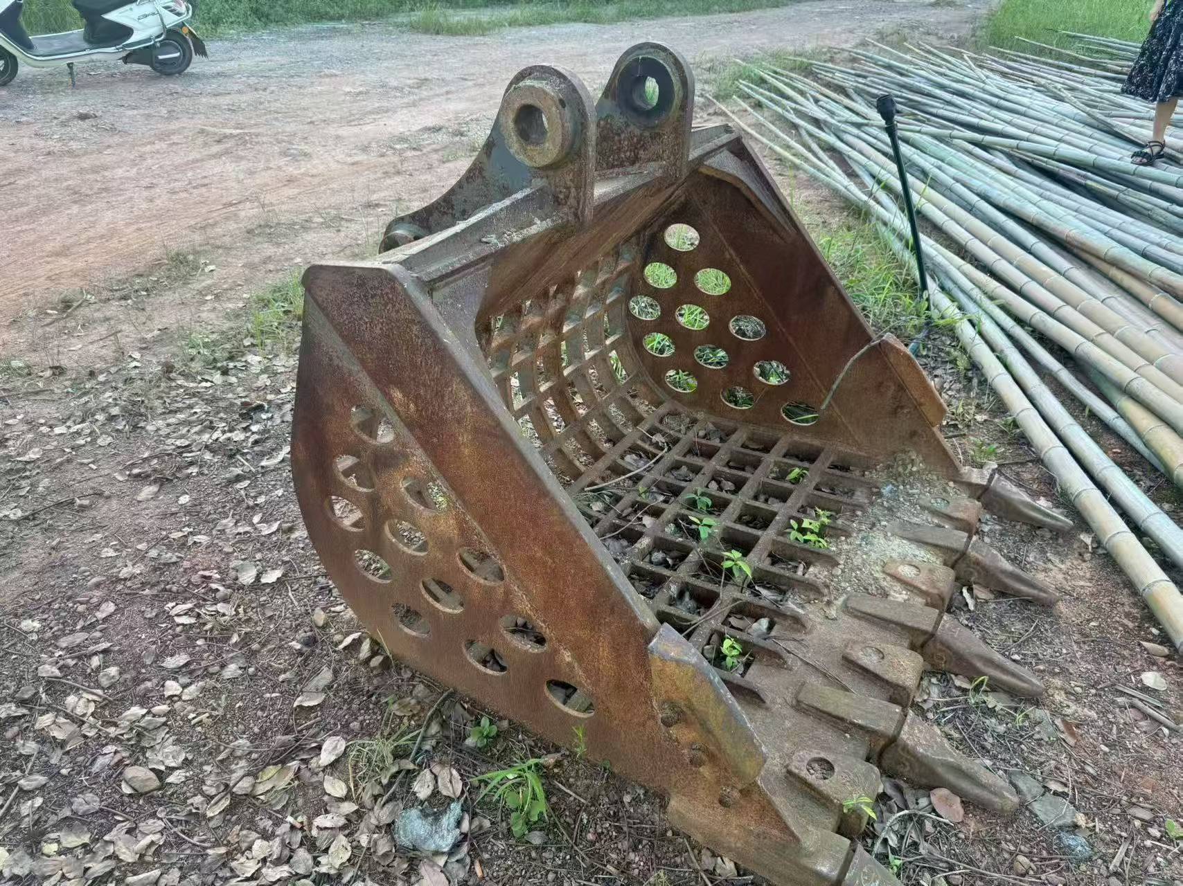 Buy Hyundai R215VS Used Excavator / 3