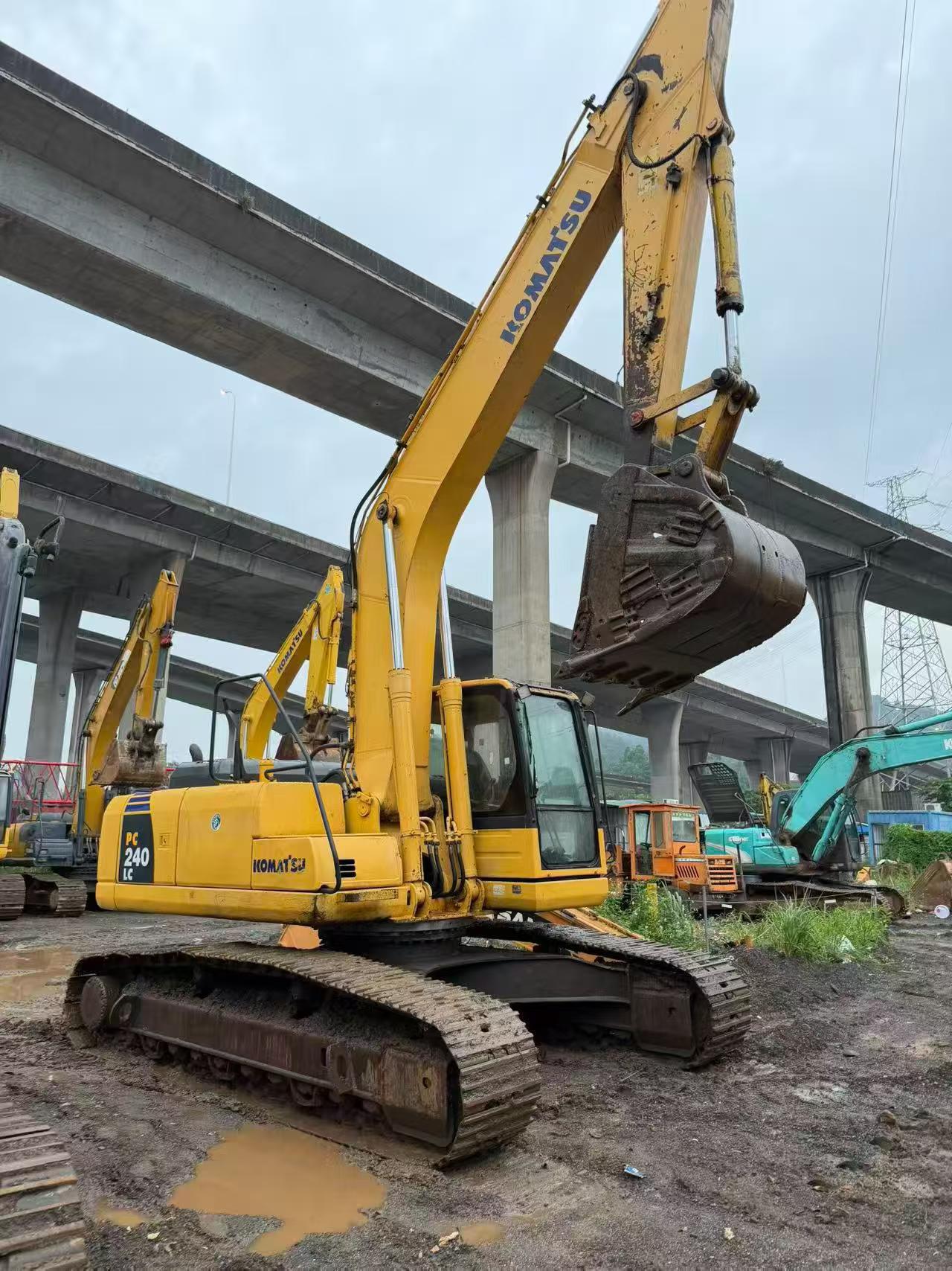 Buy Komatsu PC240-6 Used Excavator / 4
