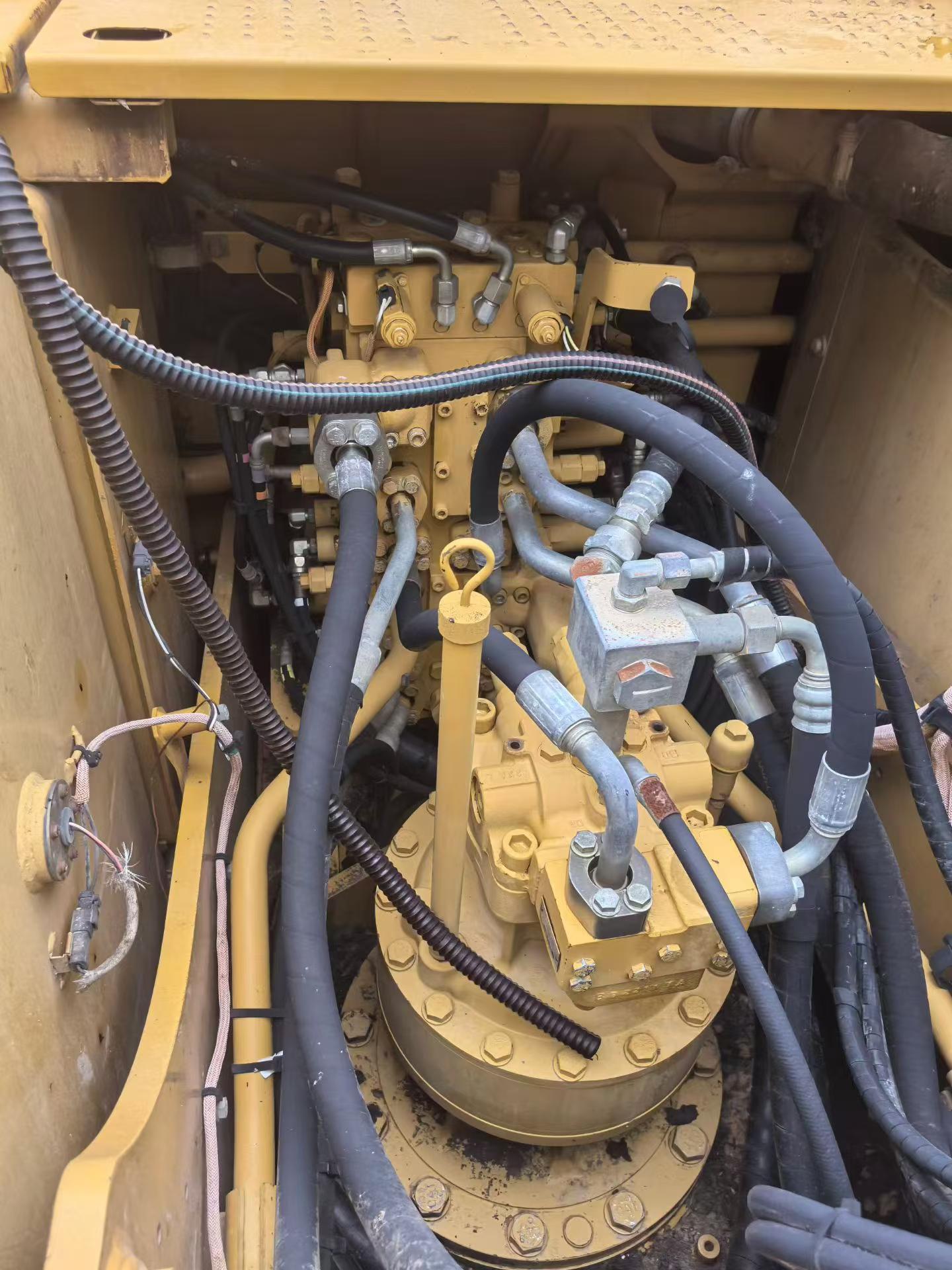 شراء حفارة Caterpillar 320E مستعملة / 9