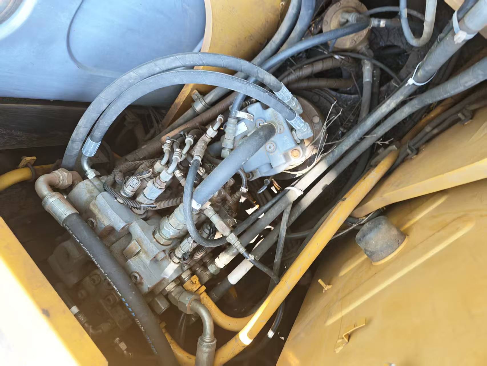 Buy Kato HD512V Used Excavator / 1