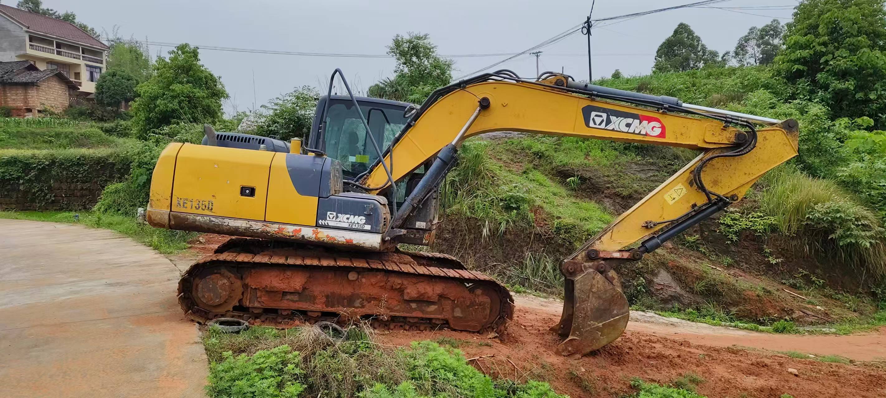 شراء حفارة XCMG XE135B مستعملة / 6