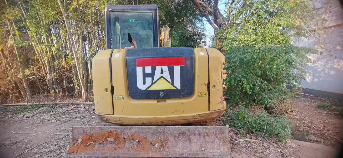شراء حفارة Caterpillar 305.5 مستعملة / 2