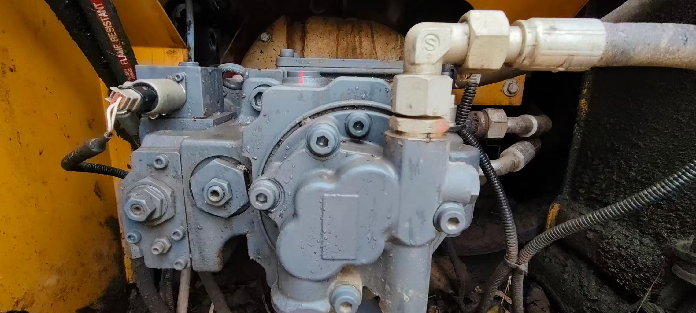 شراء حفارة XCMG XE135B مستعملة / 2