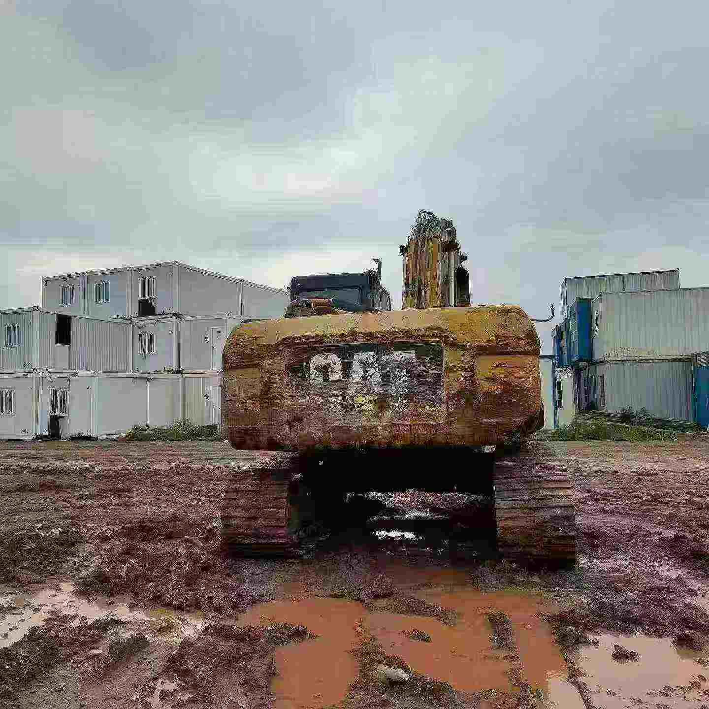 شراء حفارة Caterpillar 323D2L مستعملة / 2