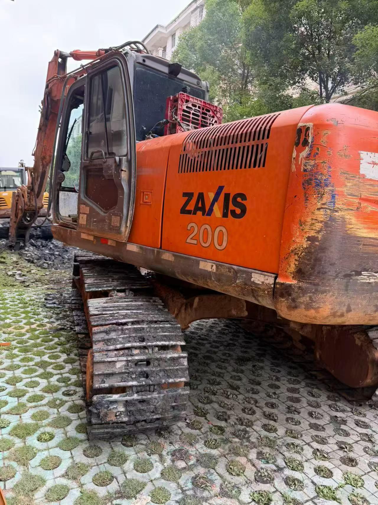 Comprar Hitachi EX200-3 Usado Escavadeira