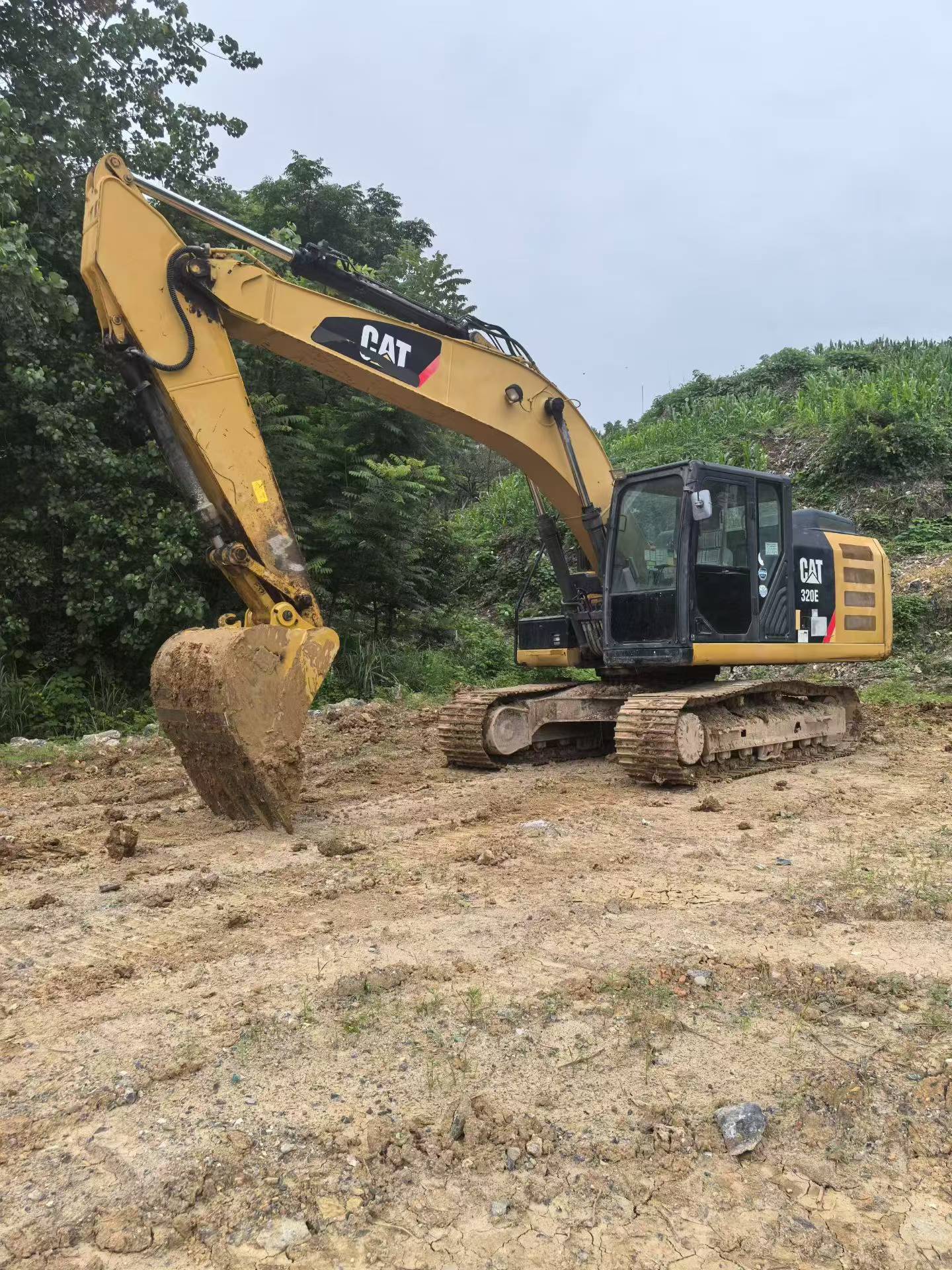 شراء حفارة Caterpillar 320E مستعملة / 2