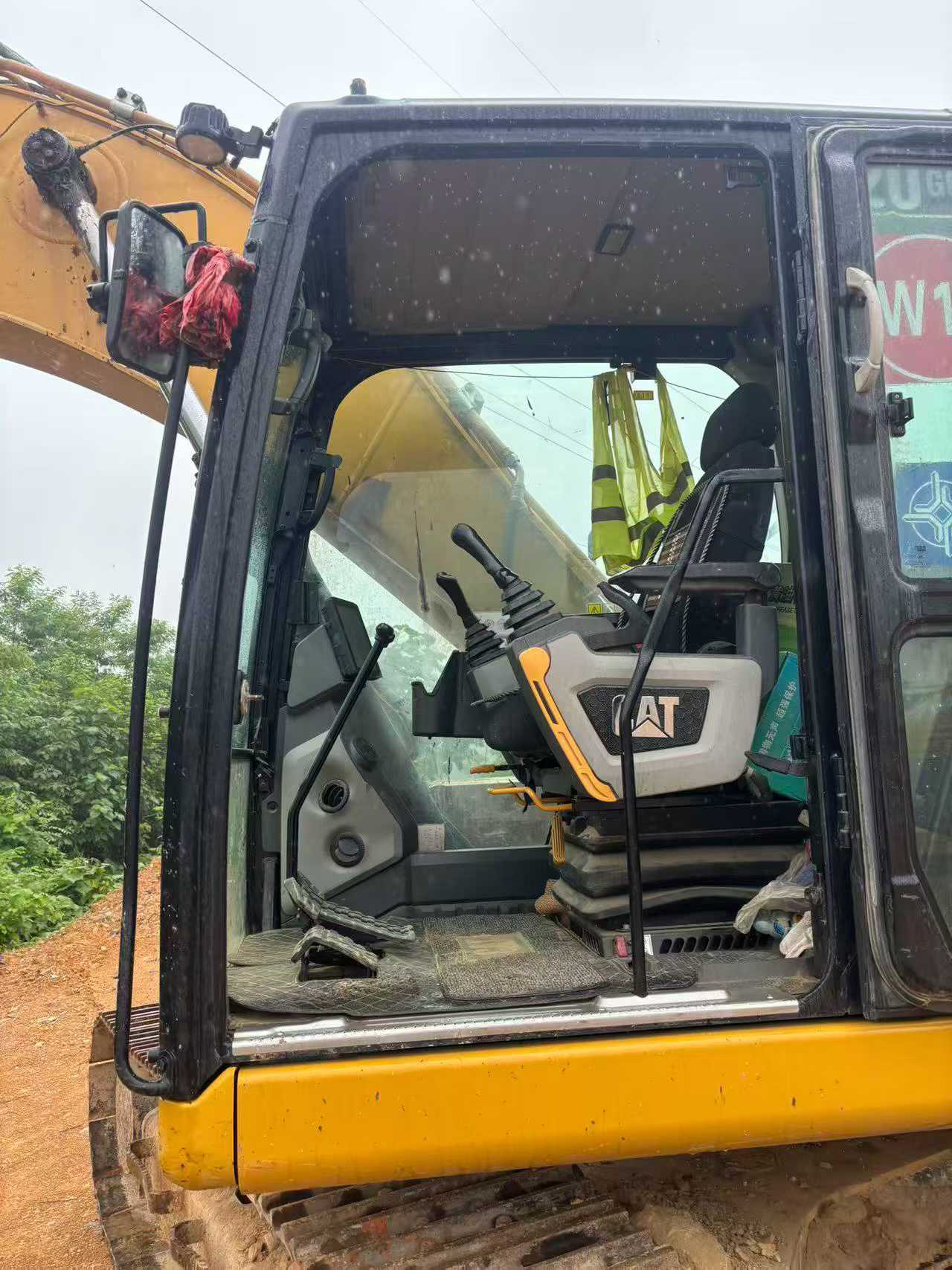 شراء حفارة Caterpillar 320A مستعملة / 6