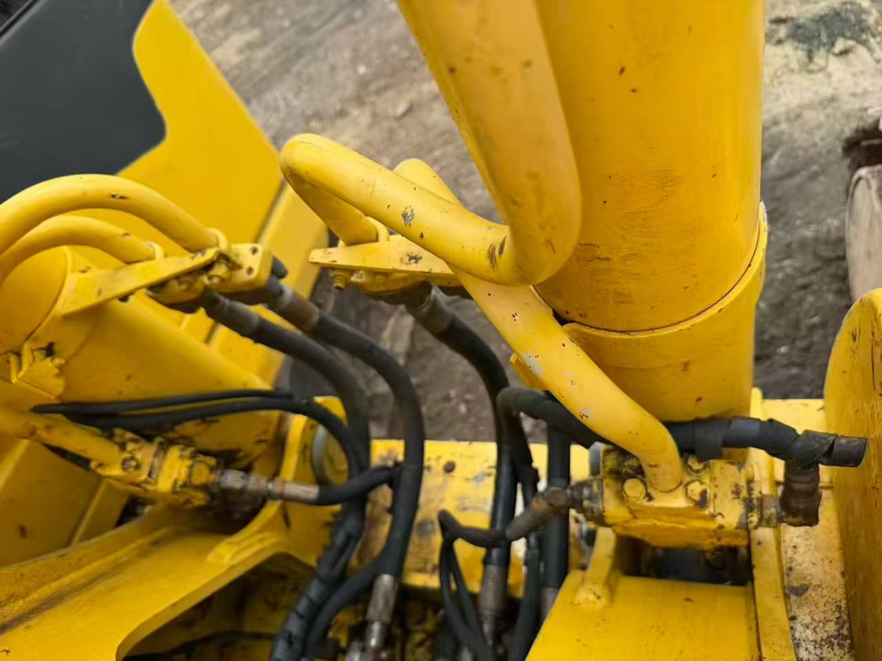 Buy Komatsu PC200-7 Used Excavator / 6