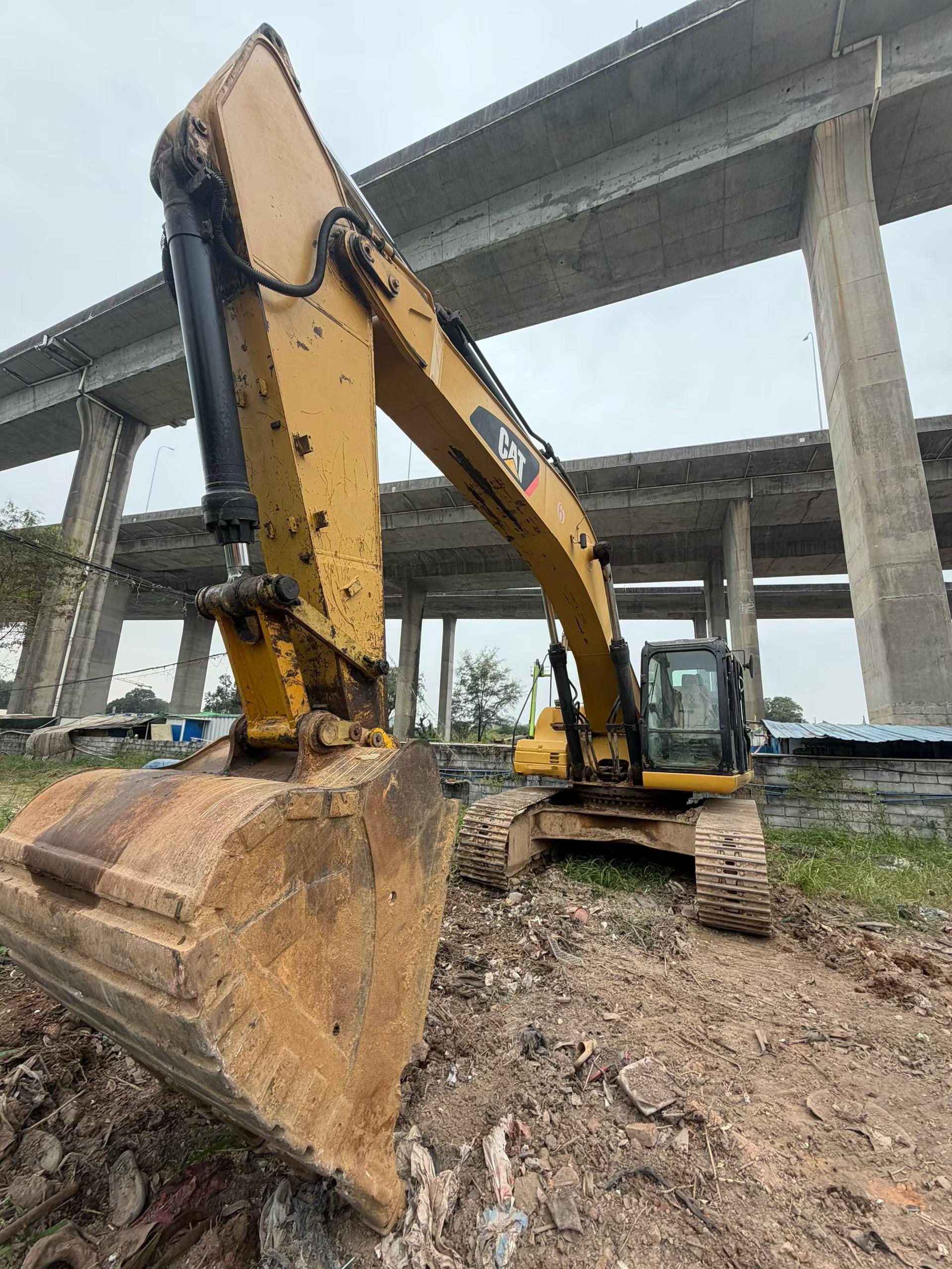 شراء حفارة Caterpillar 336E مستعملة / 2