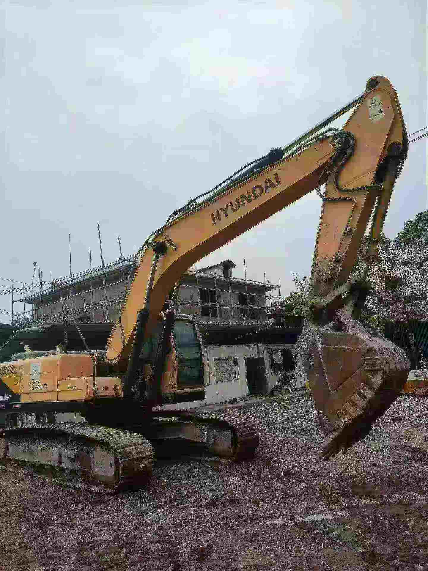 Buy Hyundai R275LC-9T Used Excavator / 7