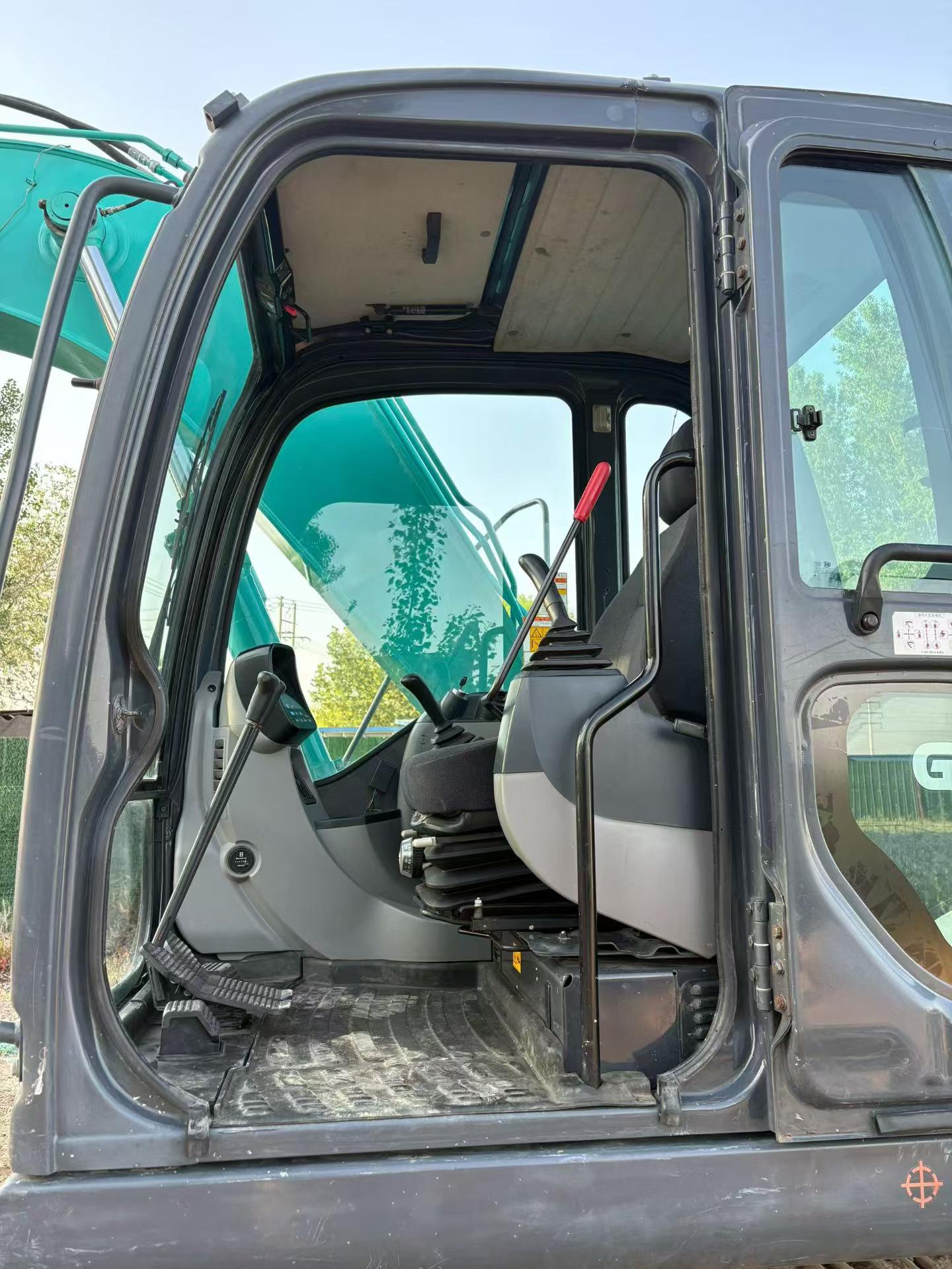 Buy Kobelco SK130 Used Excavator / 4