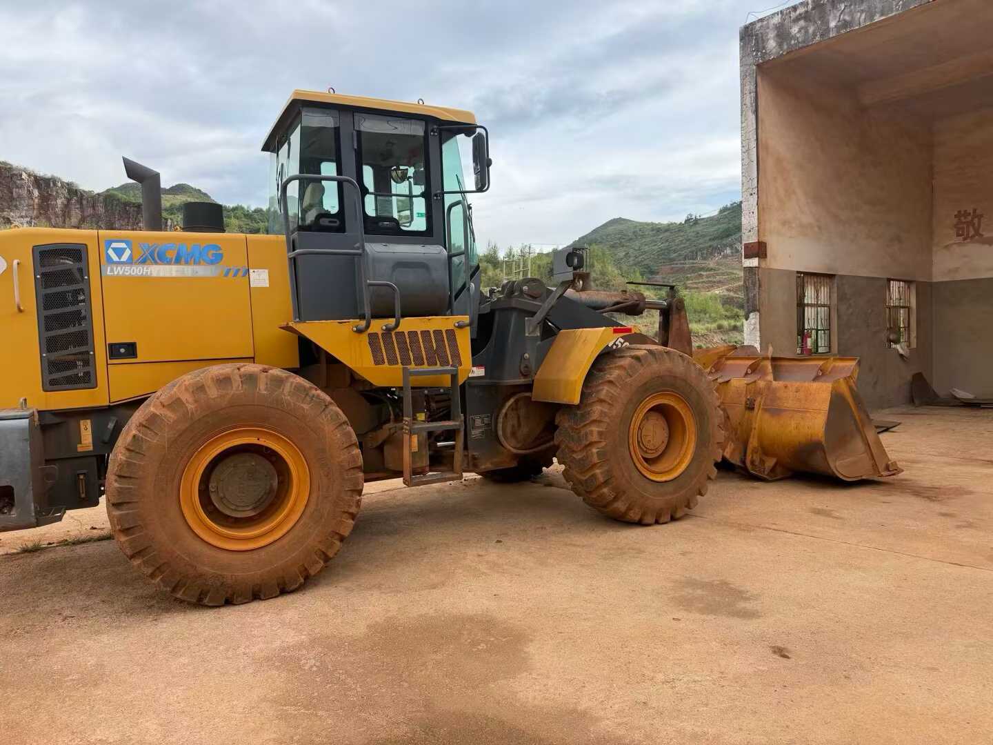 Buy XCMG ZL50G Used Excavator / 2