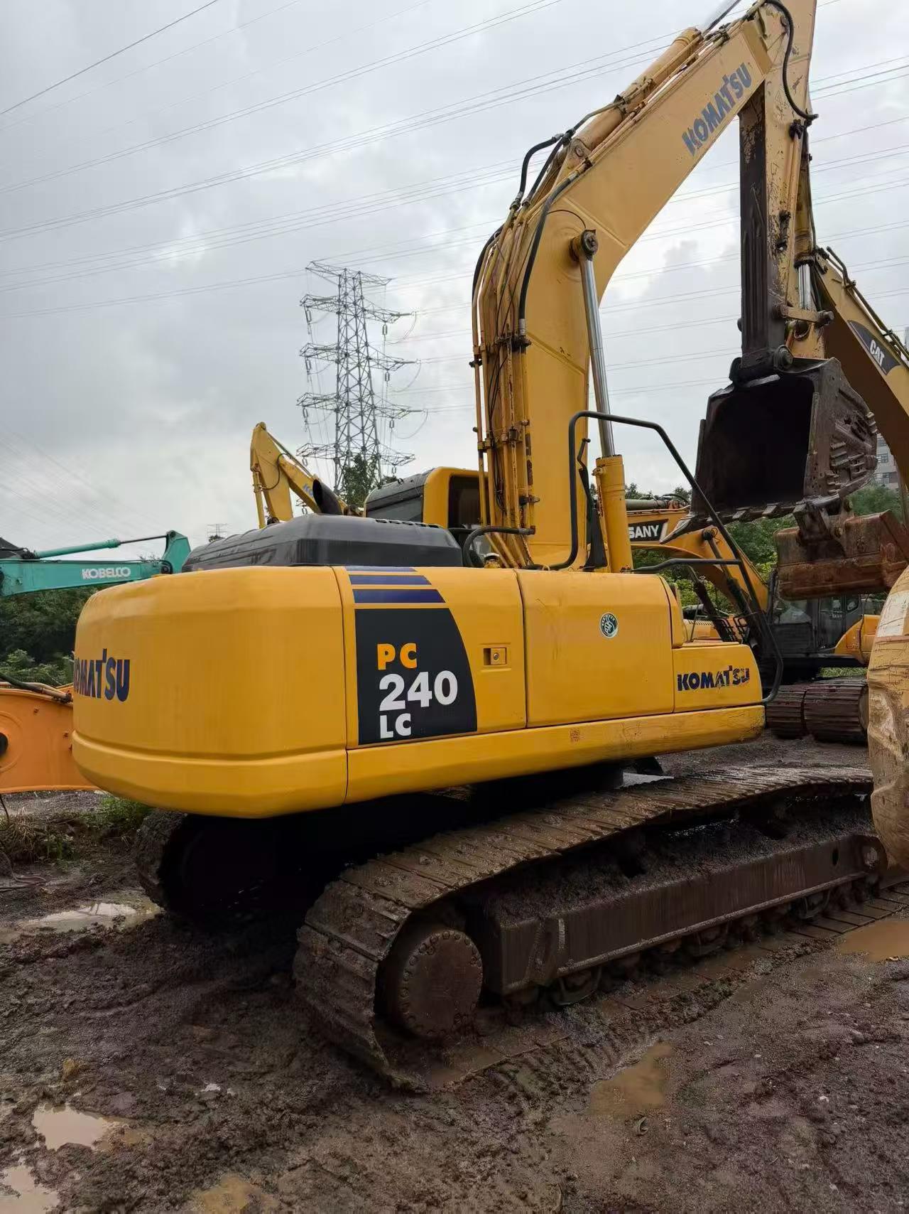 Buy Komatsu PC240-6 Used Excavator / 3