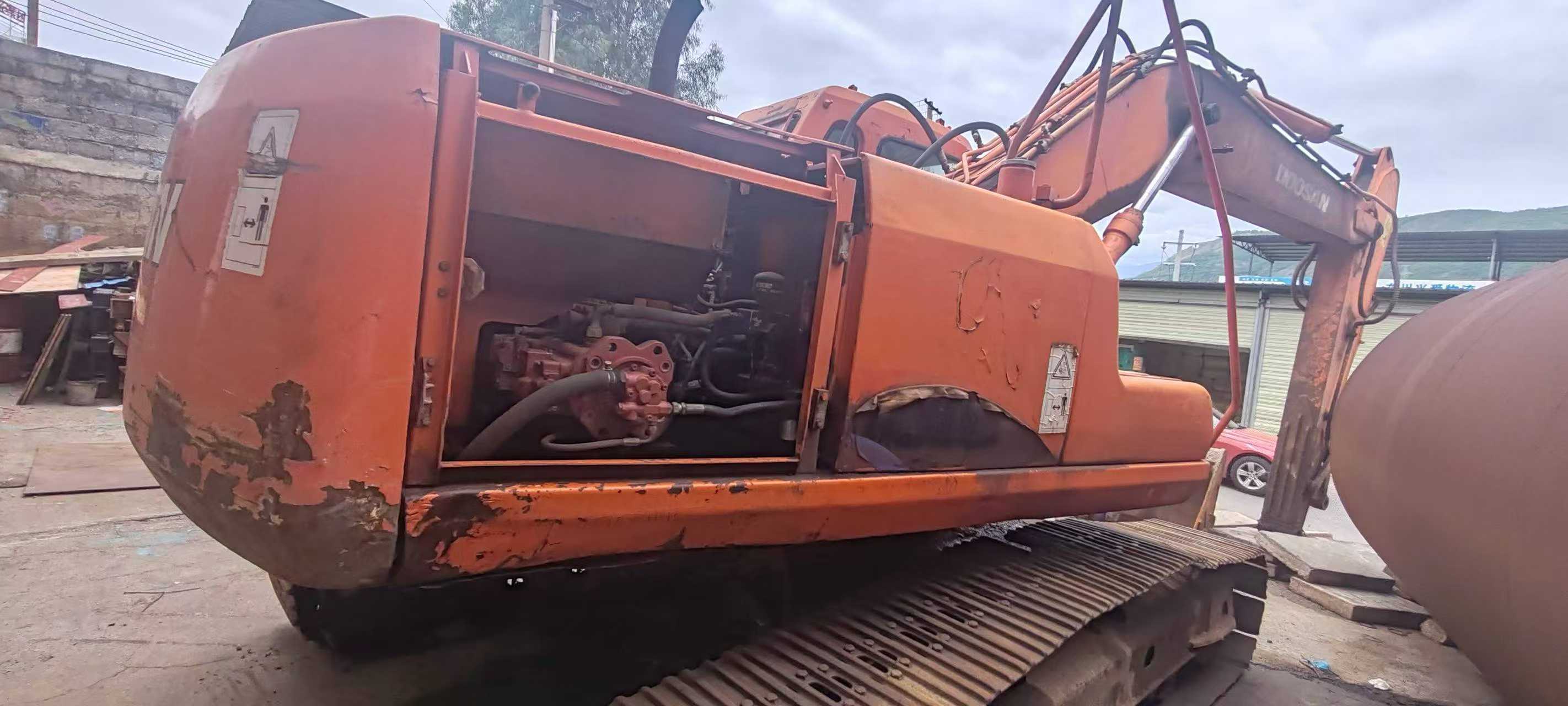 Buy Doosan DH220-7 Used Excavator / 2