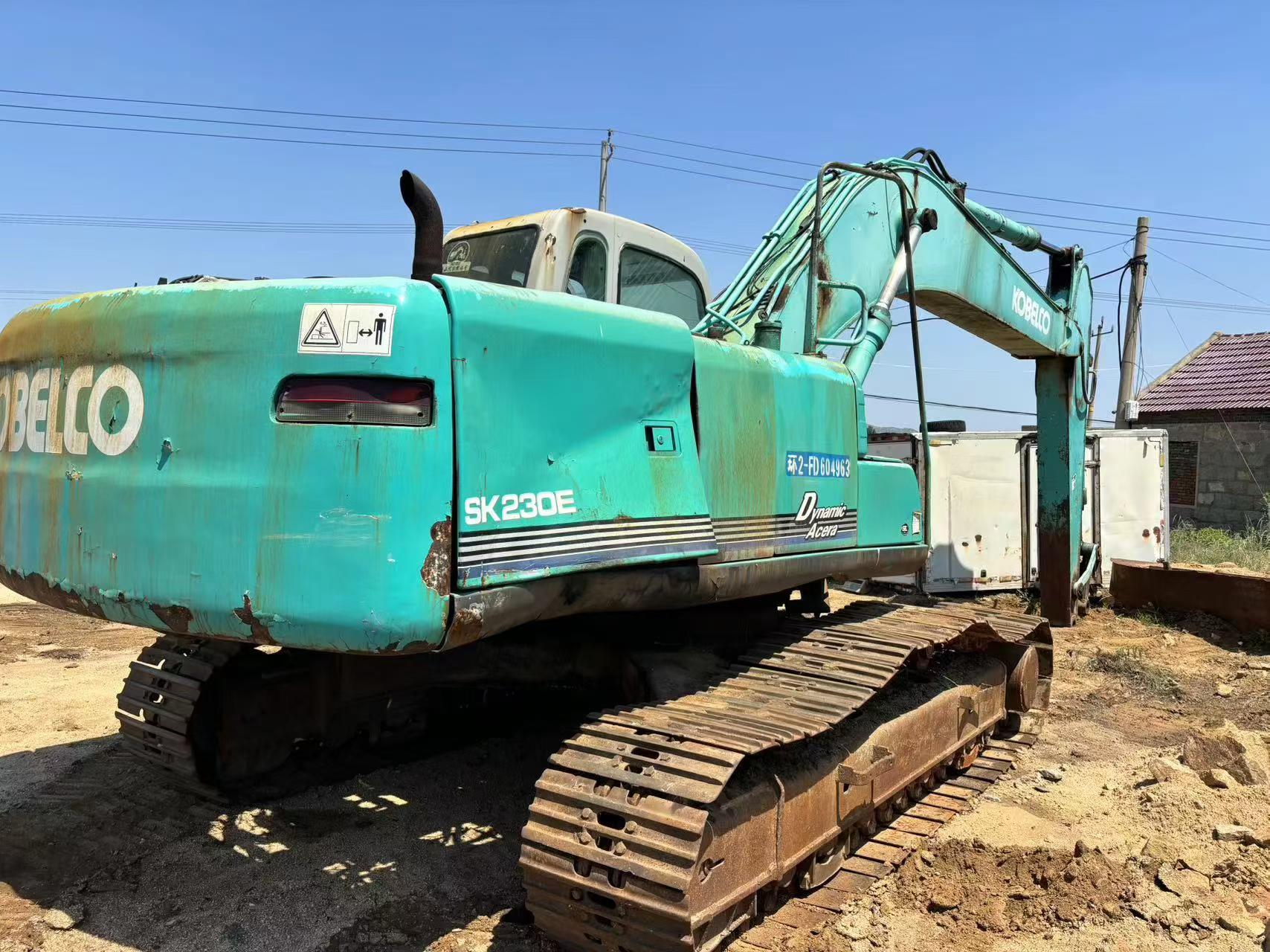 شراء حفارة Kobelco SK230-6 مستعملة / 3