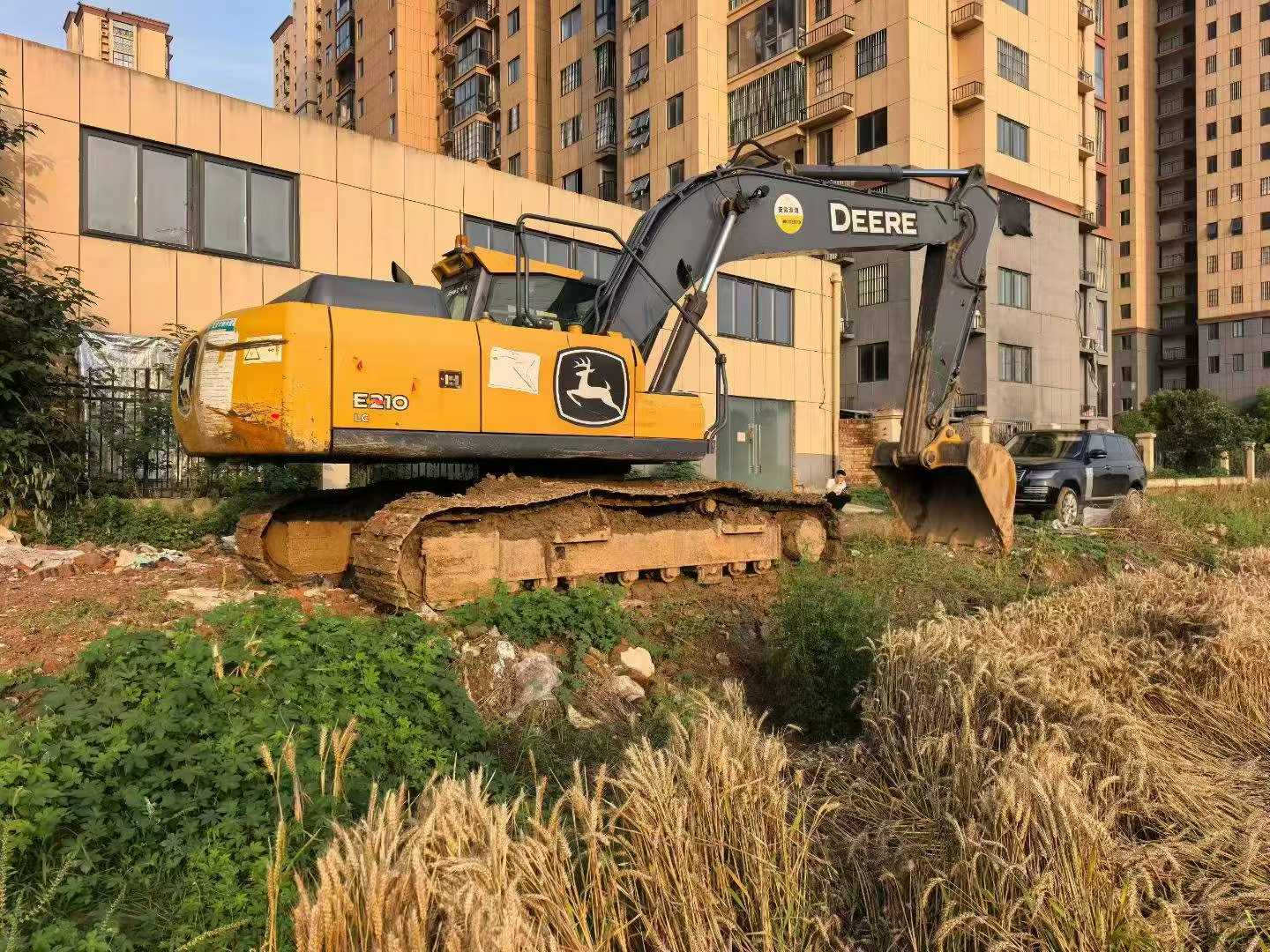 شراء حفارة JohnDeere E210LC مستعملة / 2