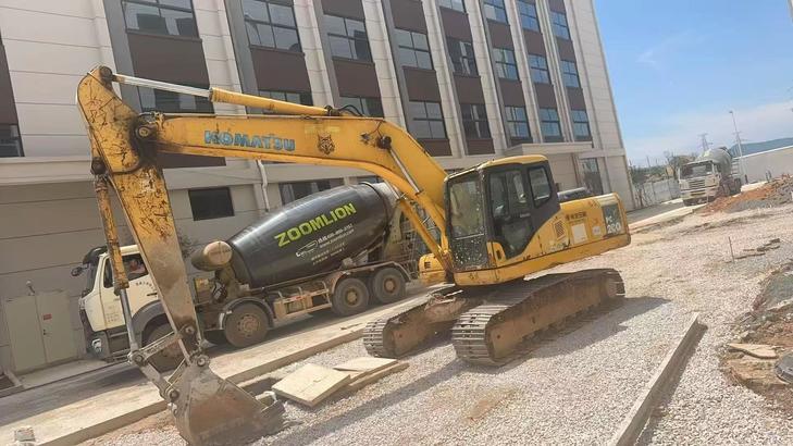 Buy Komatsu PC200-7 Used Excavator / 1