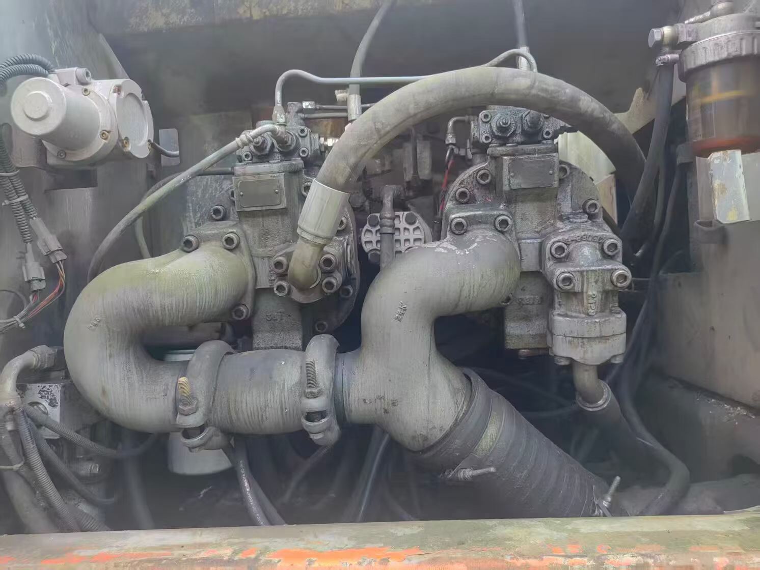 شراء حفارة Hitachi EX350H-5 مستعملة / 4