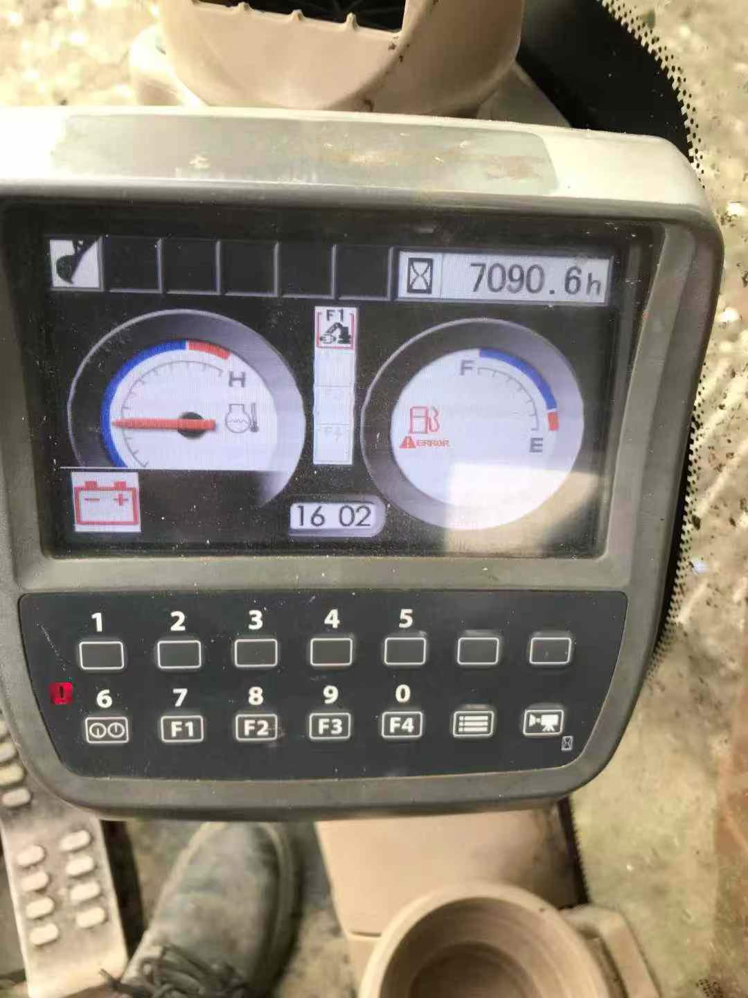 Buy Hitachi EX200-3 Used Excavator / 9
