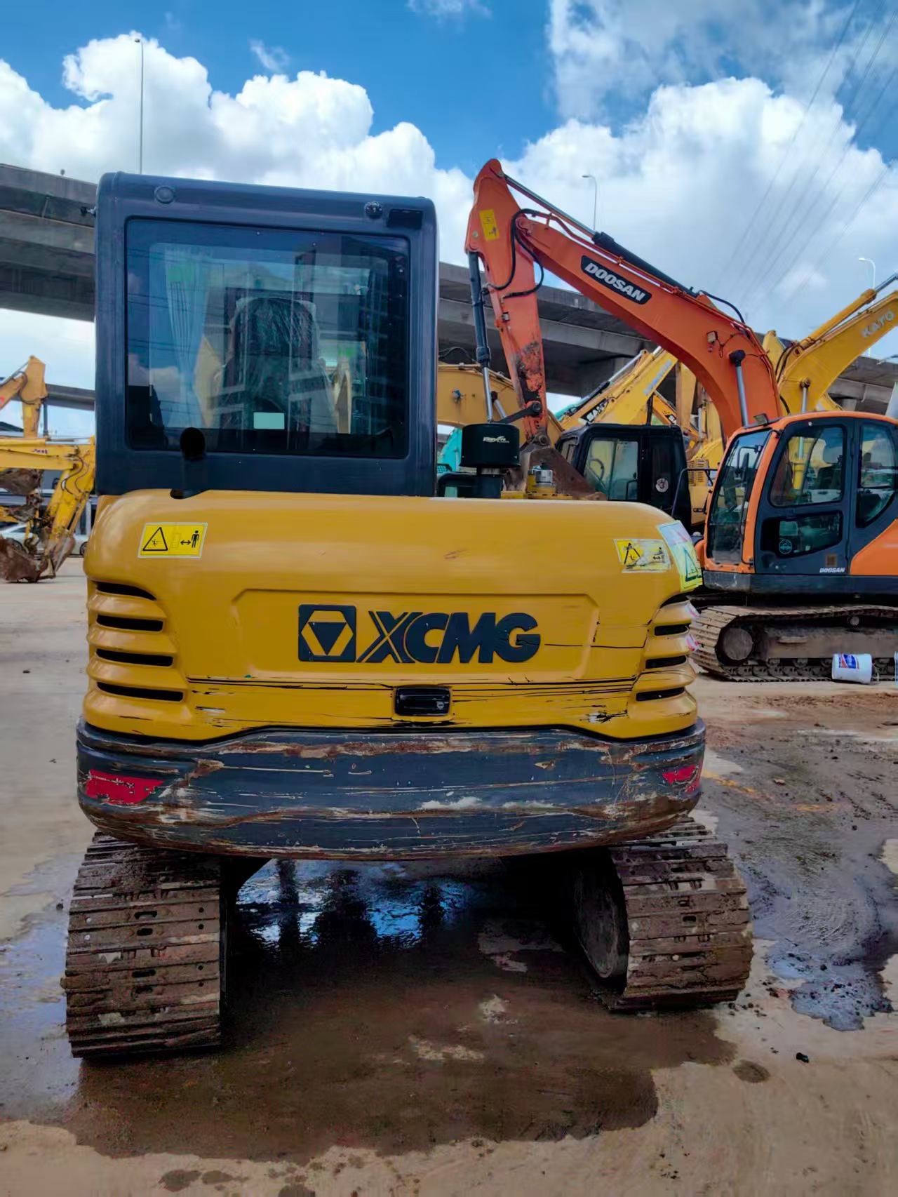 Buy XCMG LW60G Used Excavator / 2
