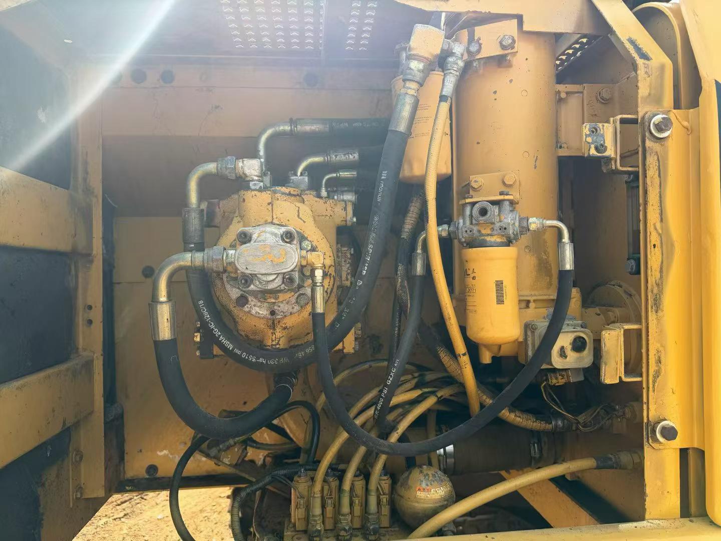 شراء حفارة Caterpillar 320B مستعملة / 7