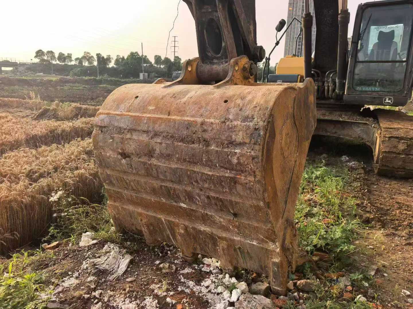 شراء حفارة JohnDeere E210LC مستعملة / 5