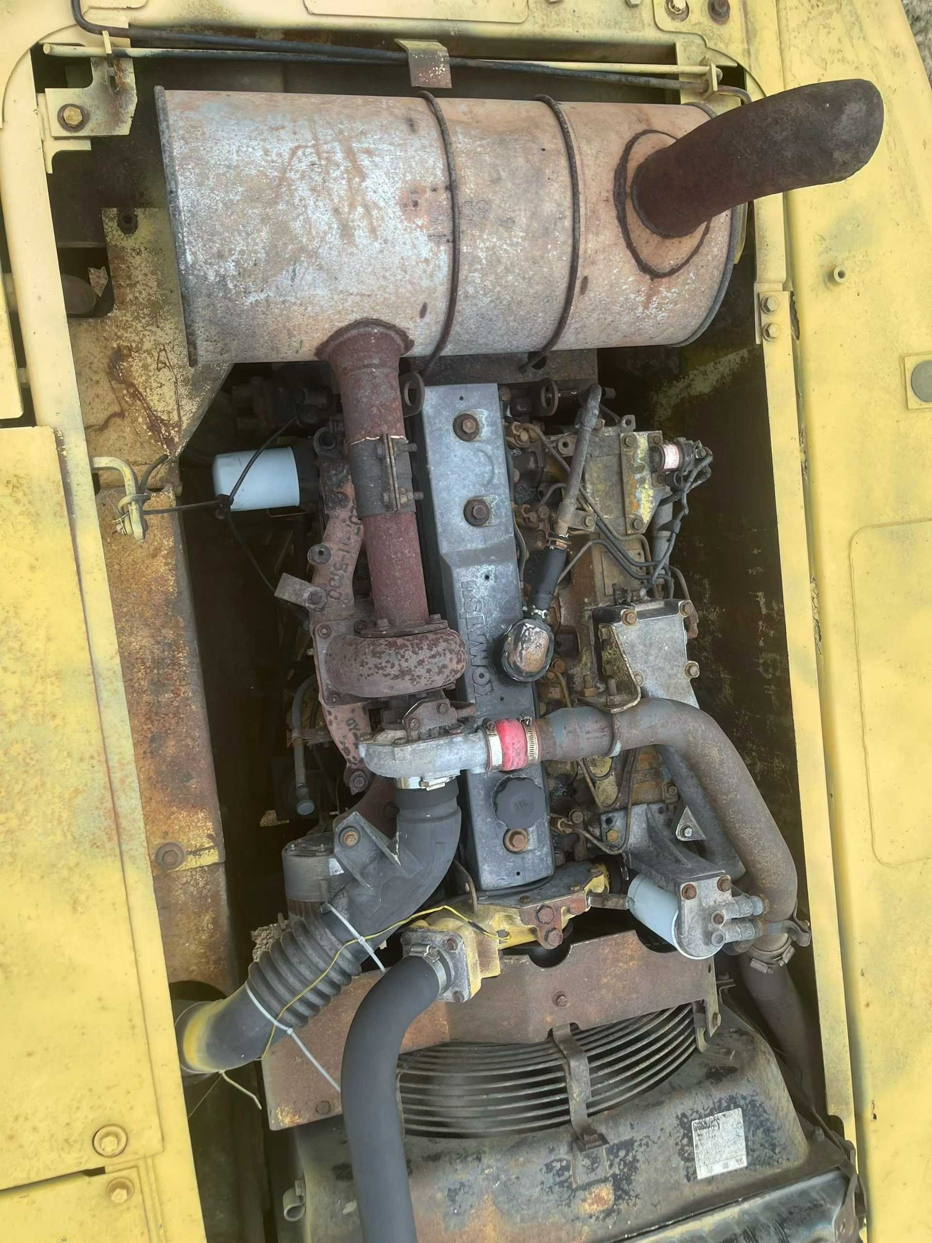 شراء حفارة Komatsu PC200-6 مستعملة / 3