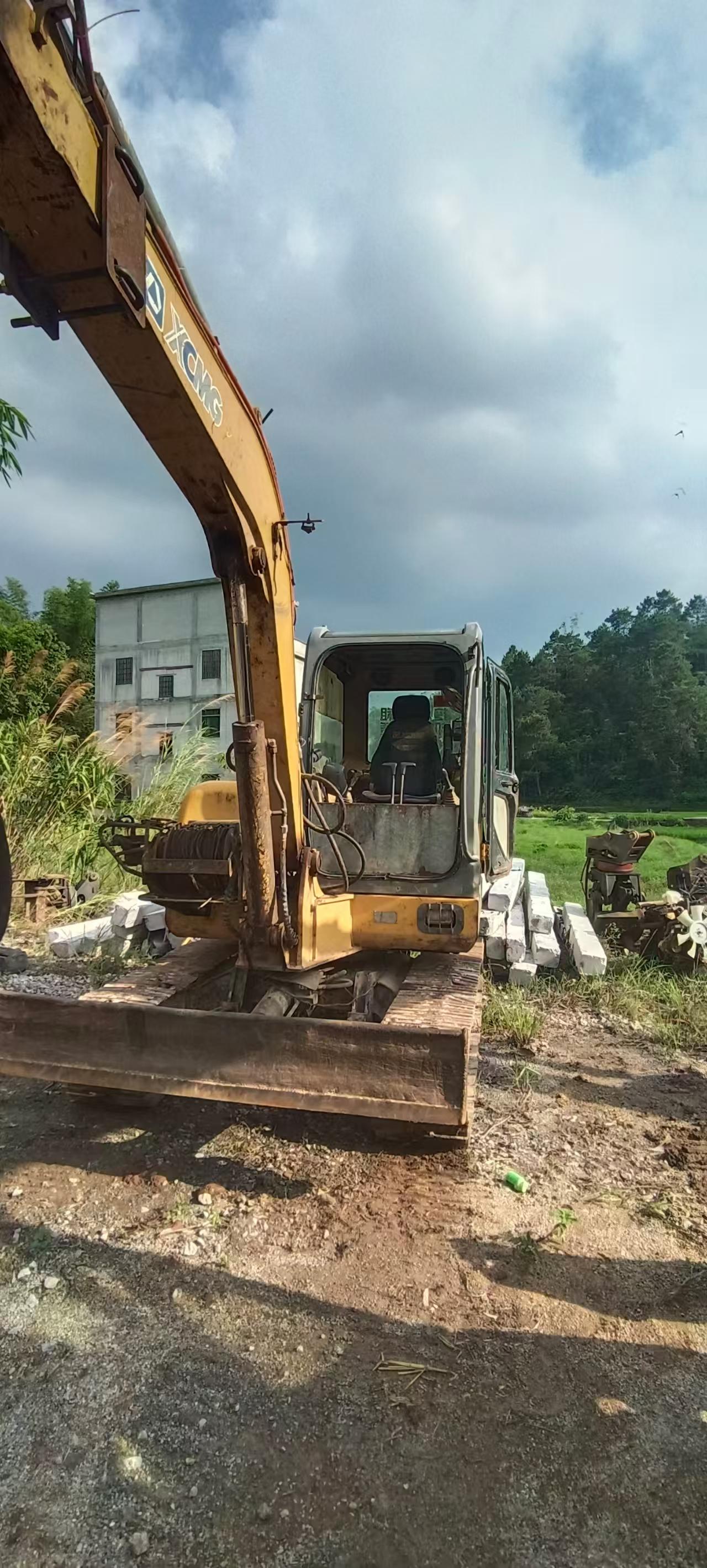 Buy XCMG LW60G Used Excavator / 3