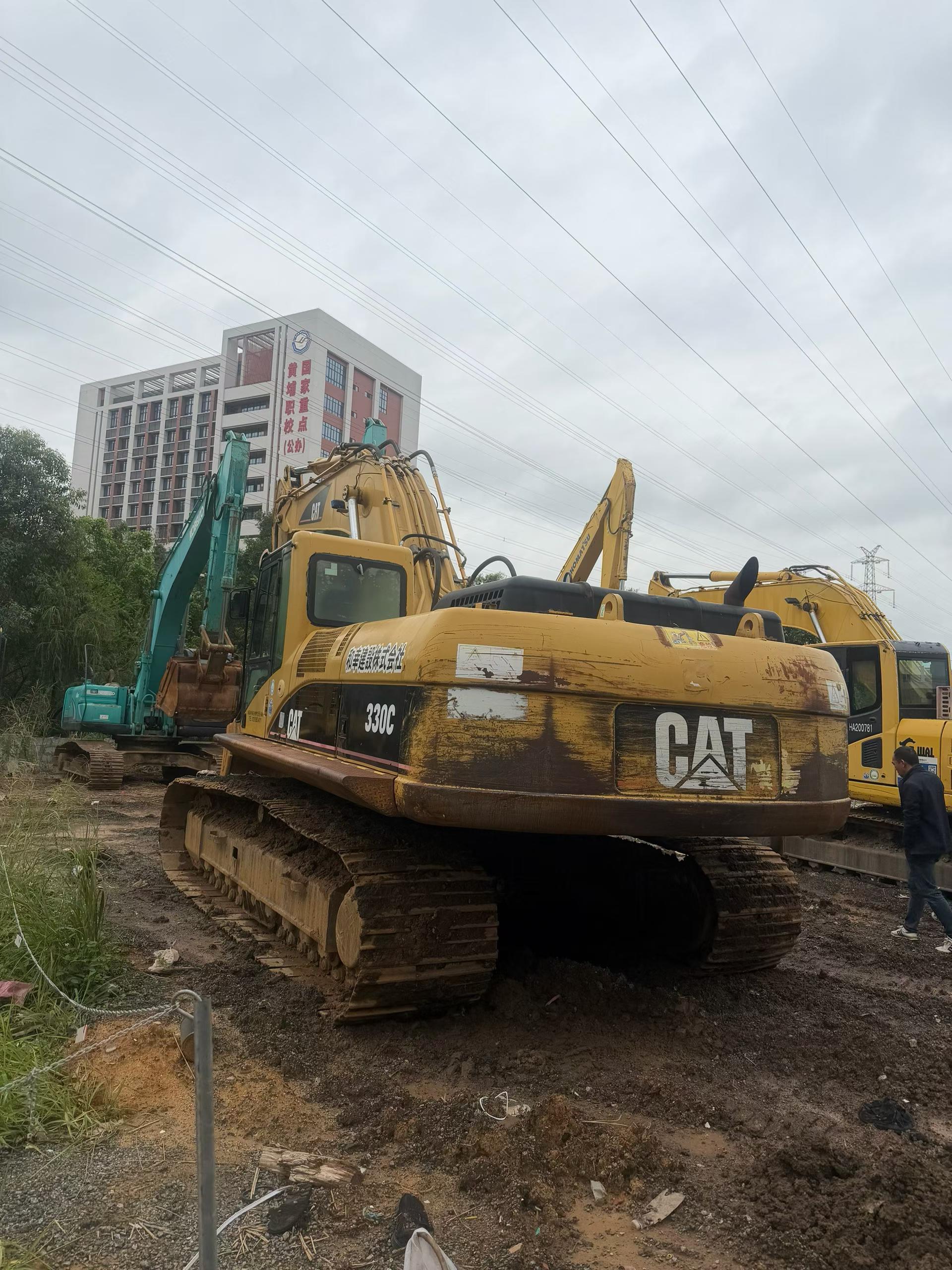 شراء حفارة Caterpillar 330C مستعملة / 4