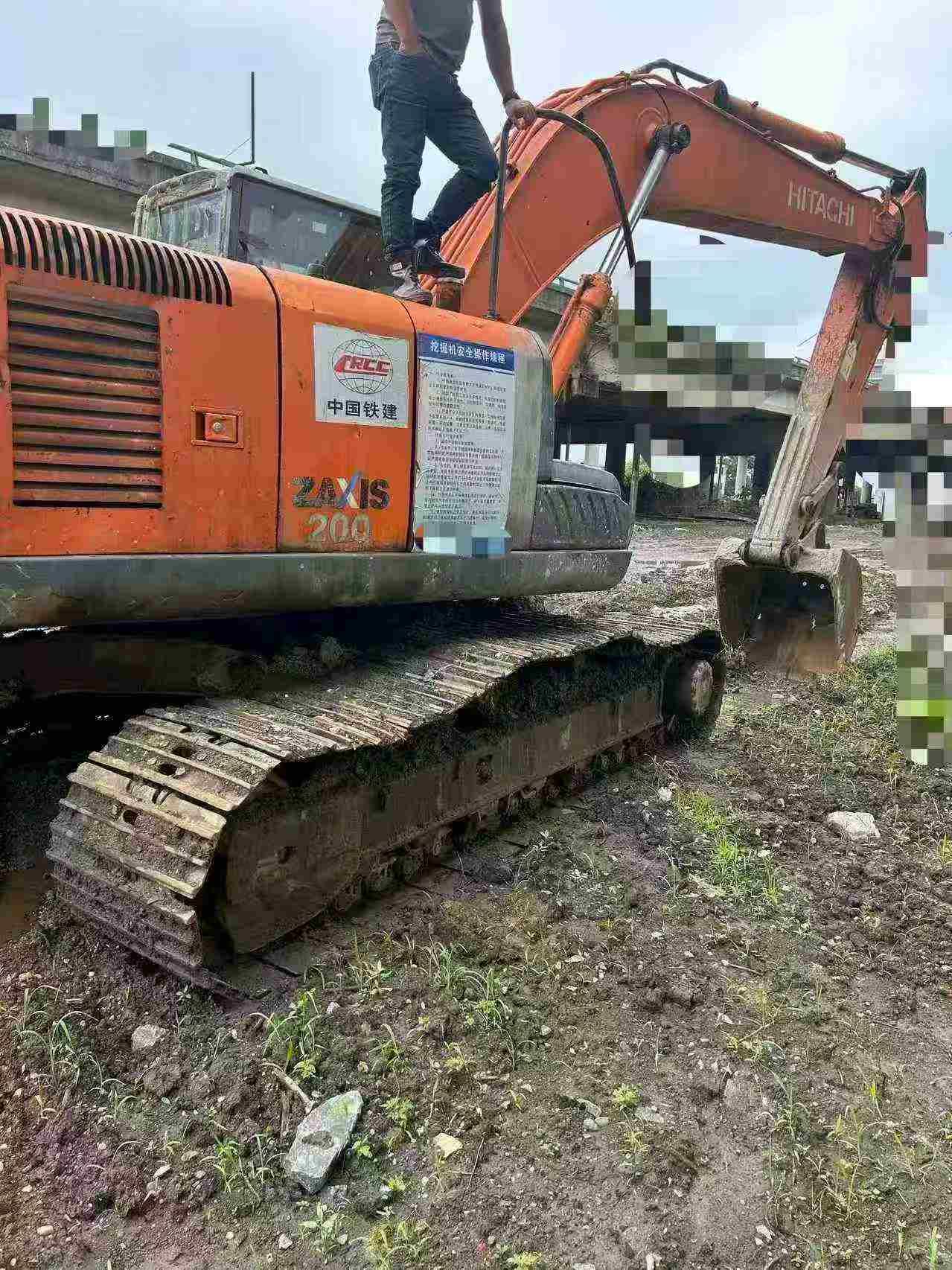 Buy Hitachi EX200-3 Used Excavator / 2