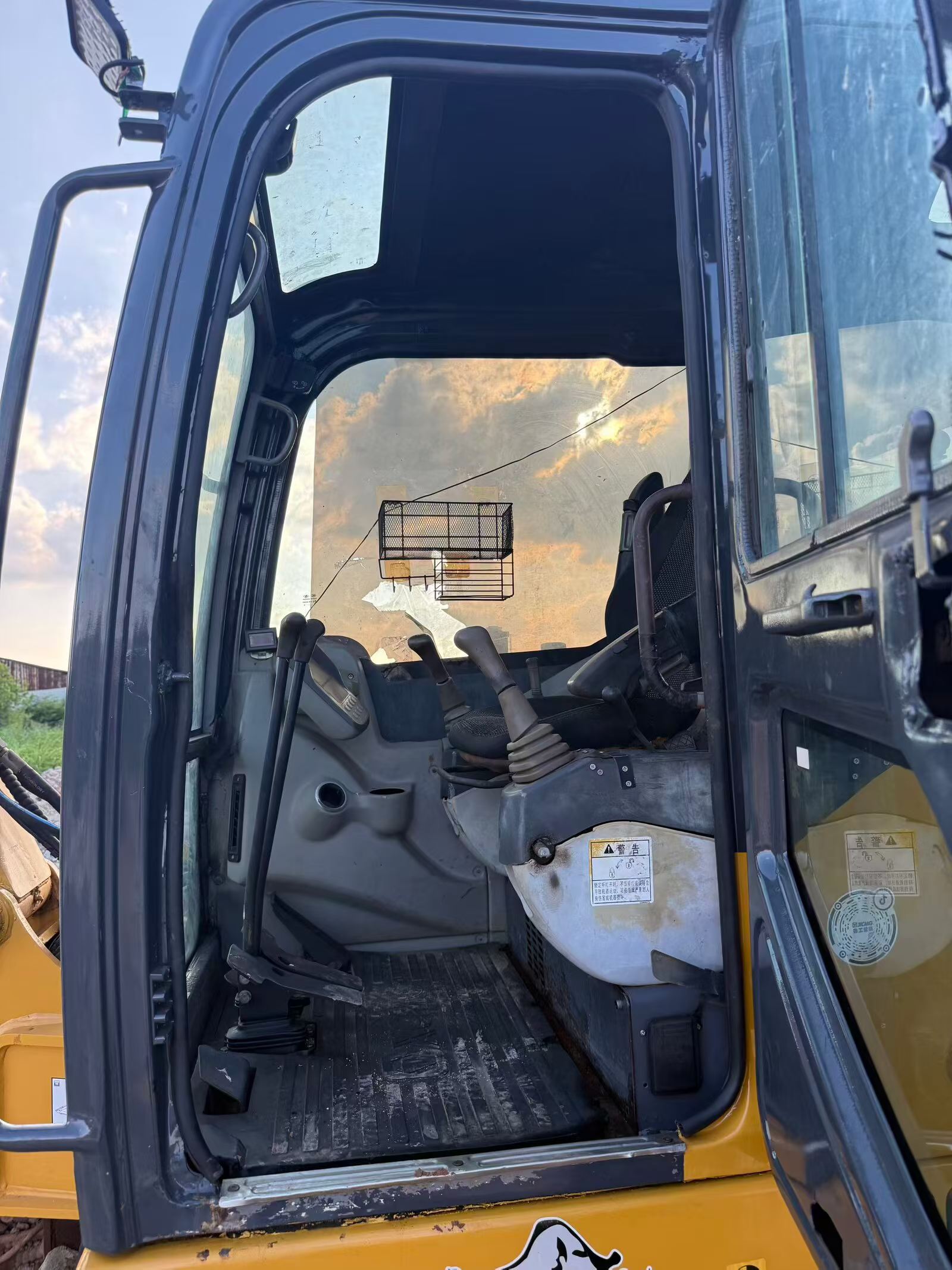 Buy XCMG LW60G Used Excavator / 8