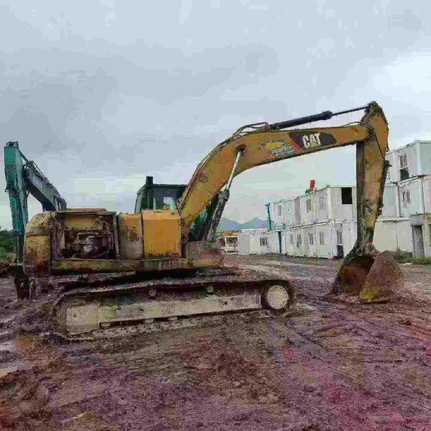 شراء حفارة Caterpillar 323D2L مستعملة / 3