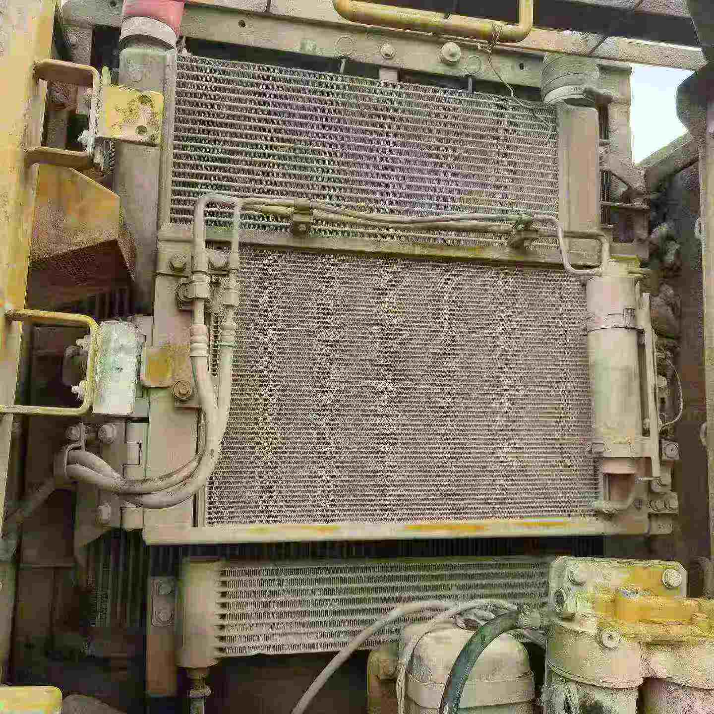 شراء حفارة Caterpillar 323D2L مستعملة / 9